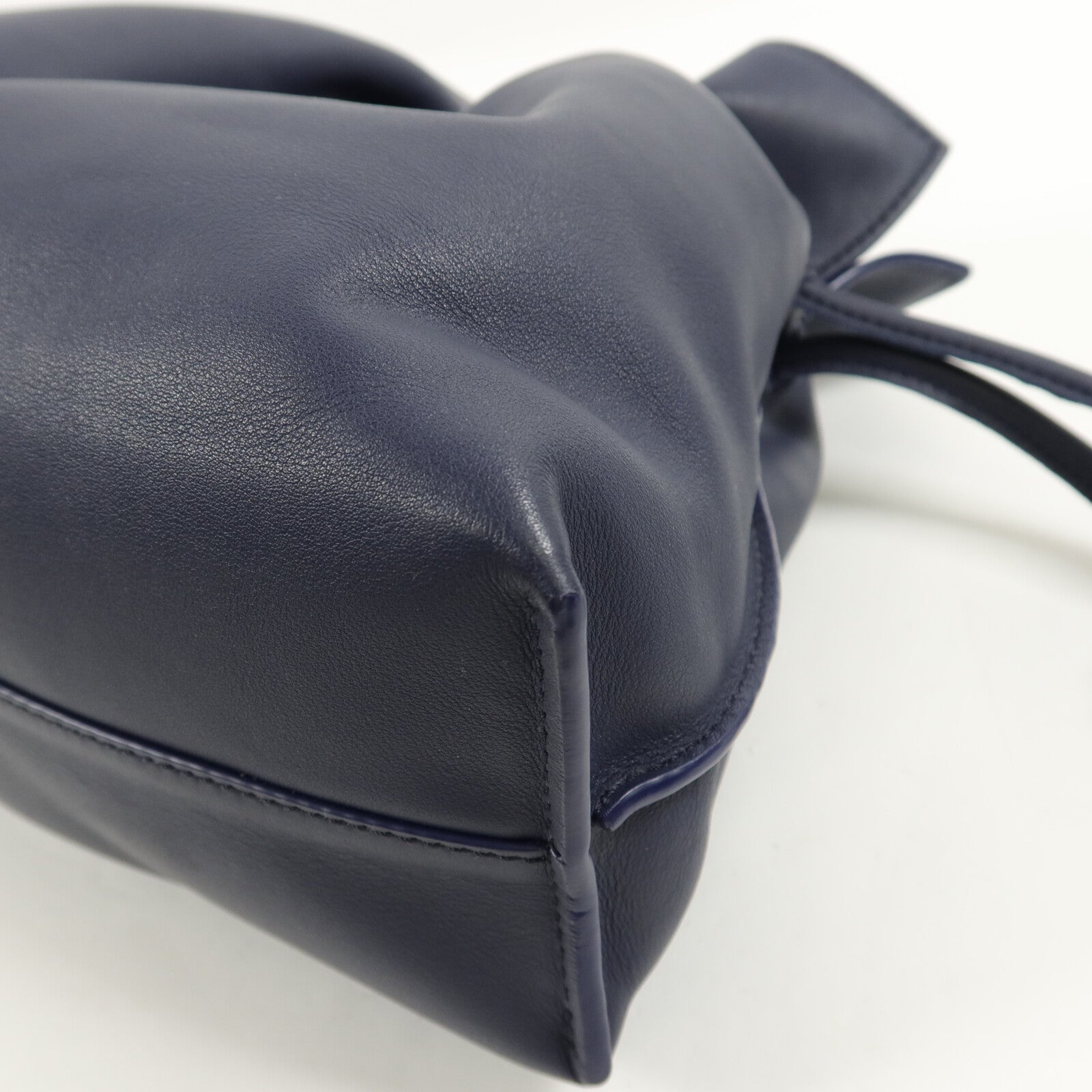 LOEWE 牛皮皮革Medium Flamenco Clutch肩背袋
