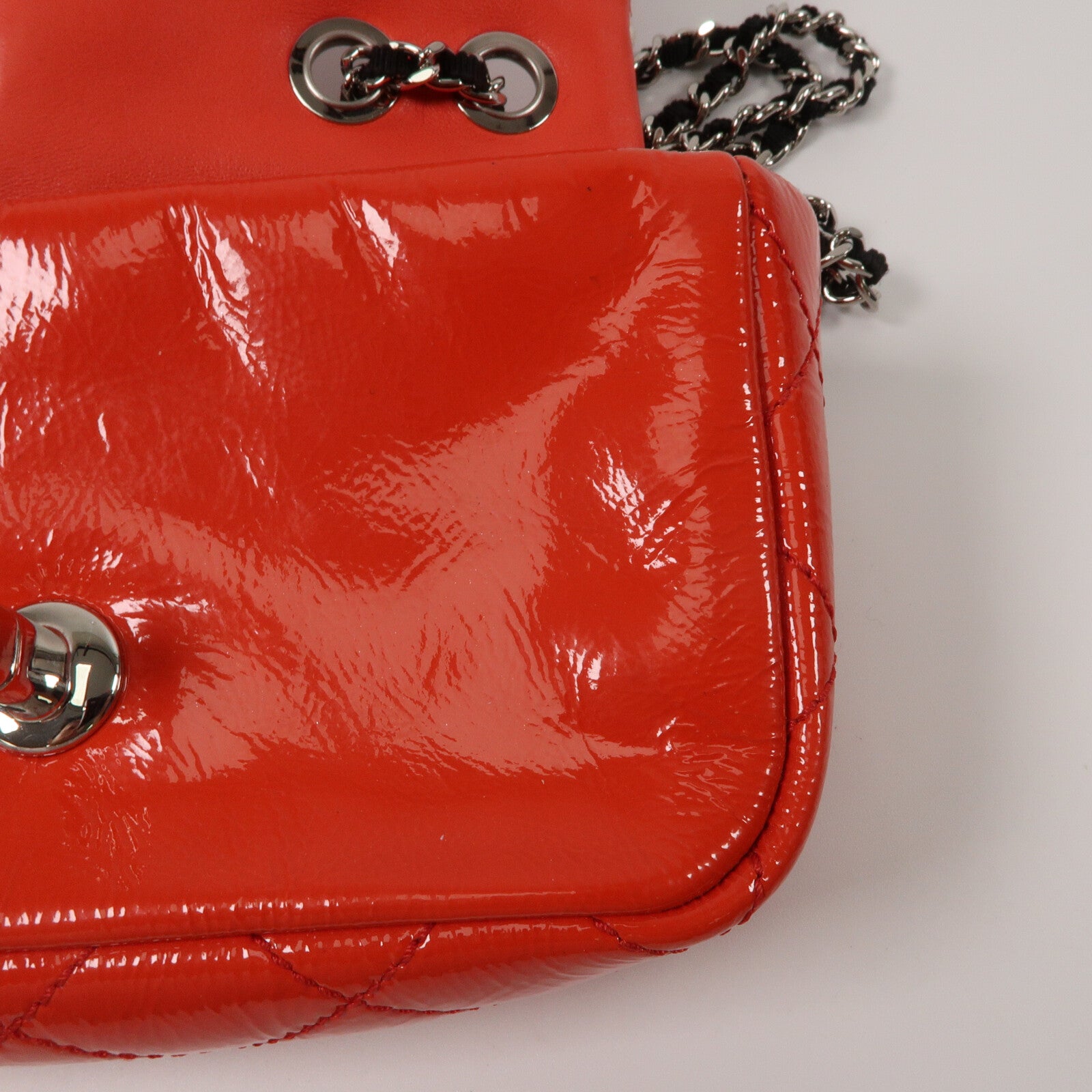 CHANEL 漆皮皮革Woren Stitch Mini Flap鏈帶肩背袋
