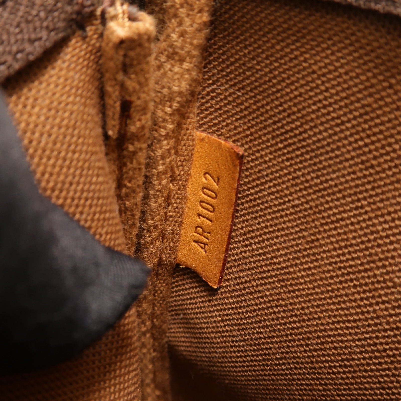 LOUIS VUITTON Monogram Pochette Accessoires金扣手挽袋棕色