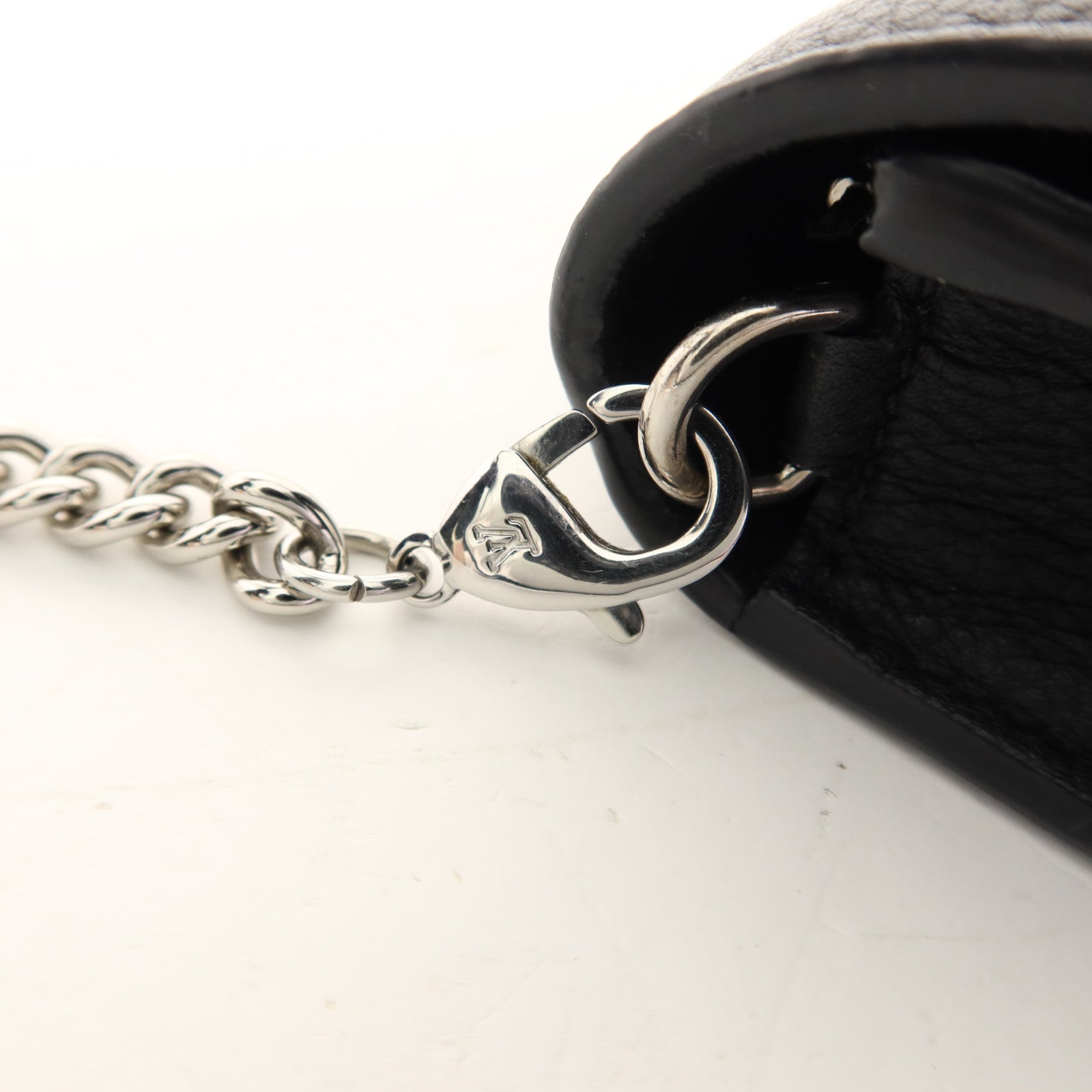 LOUIS VUITTON 牛皮皮革Mylockme銀扣鏈帶肩背袋