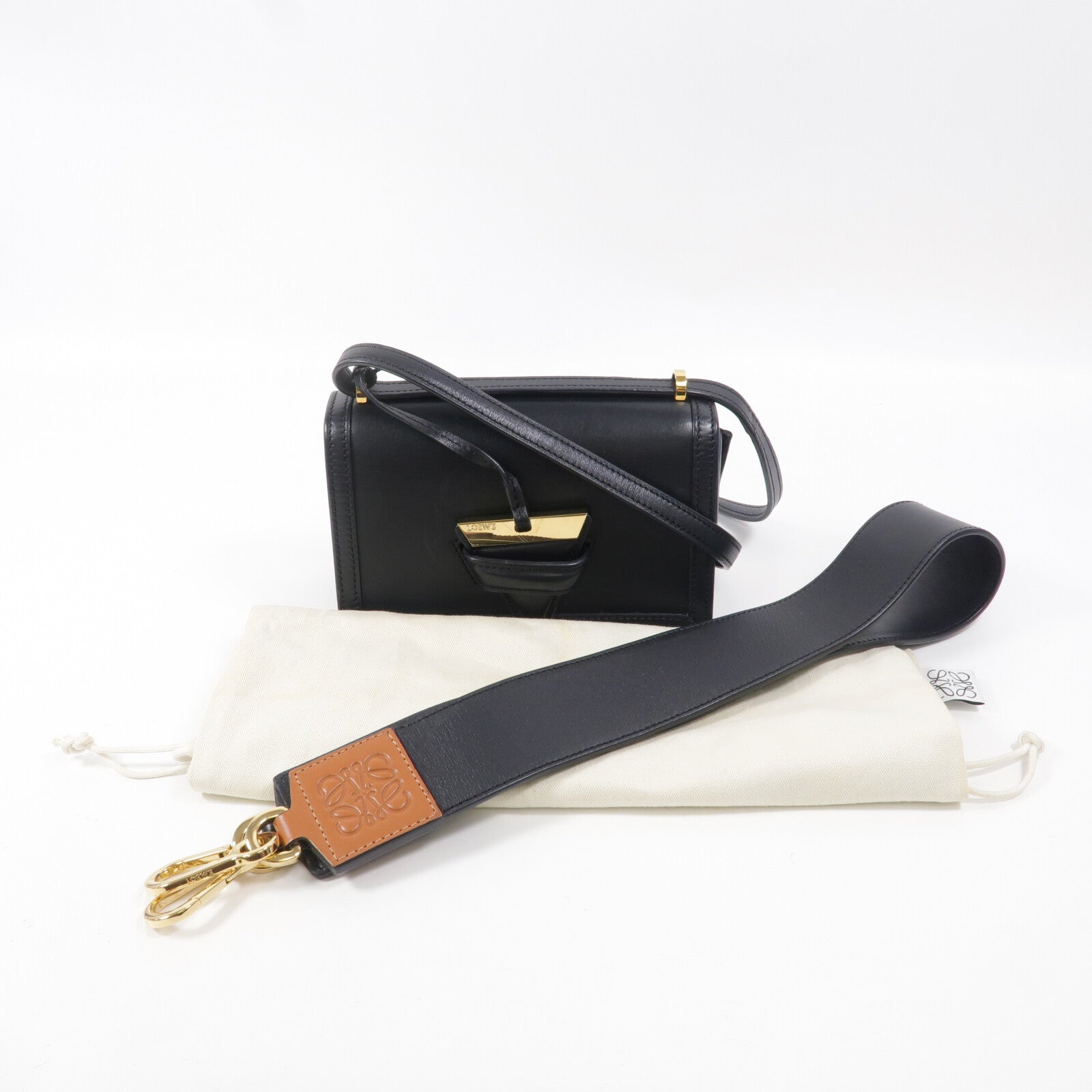 LOEWE 牛皮皮革Barcelona肩背袋