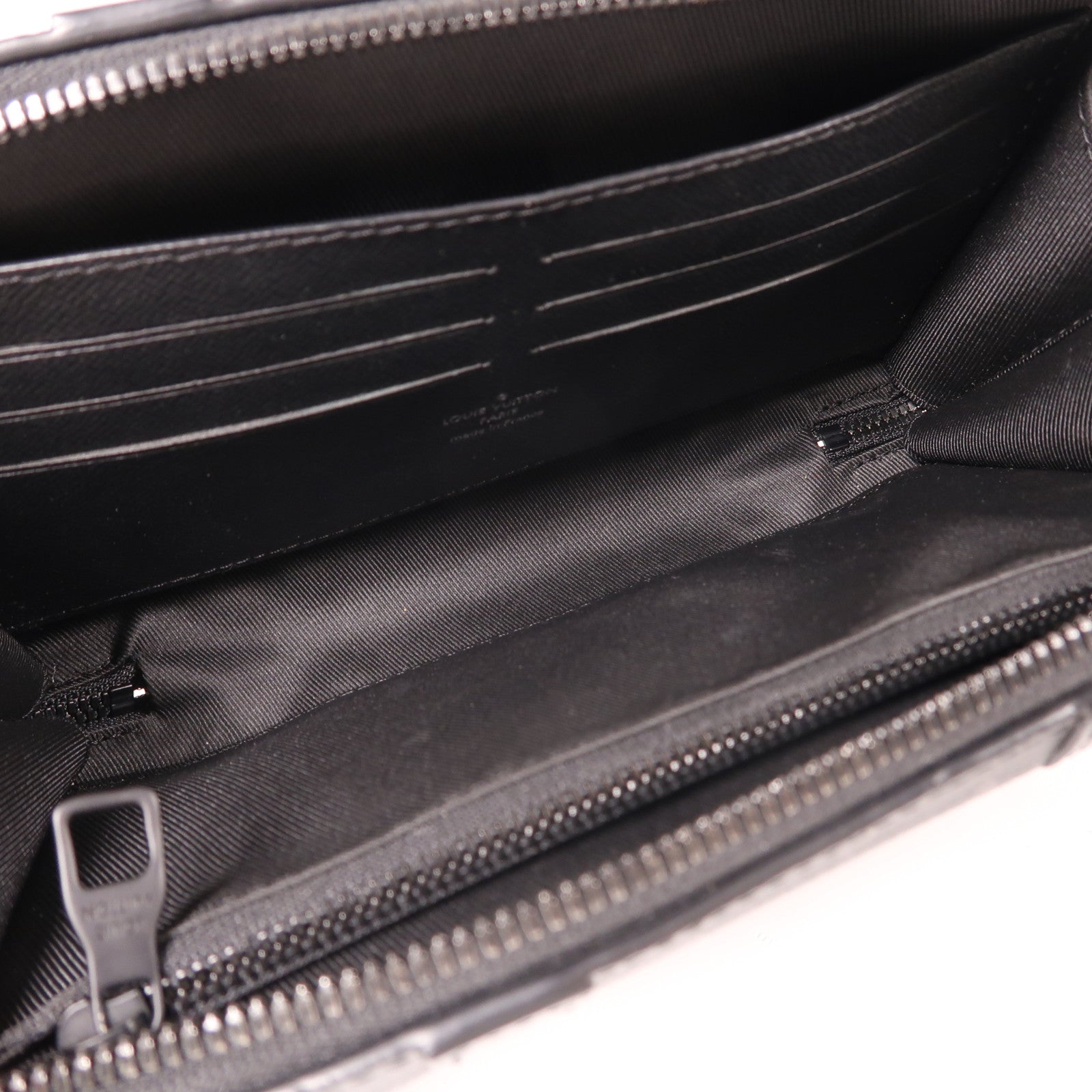LOUIS VUITTON Monogram Eclipse Soft Trunk Wallet肩背袋黑色