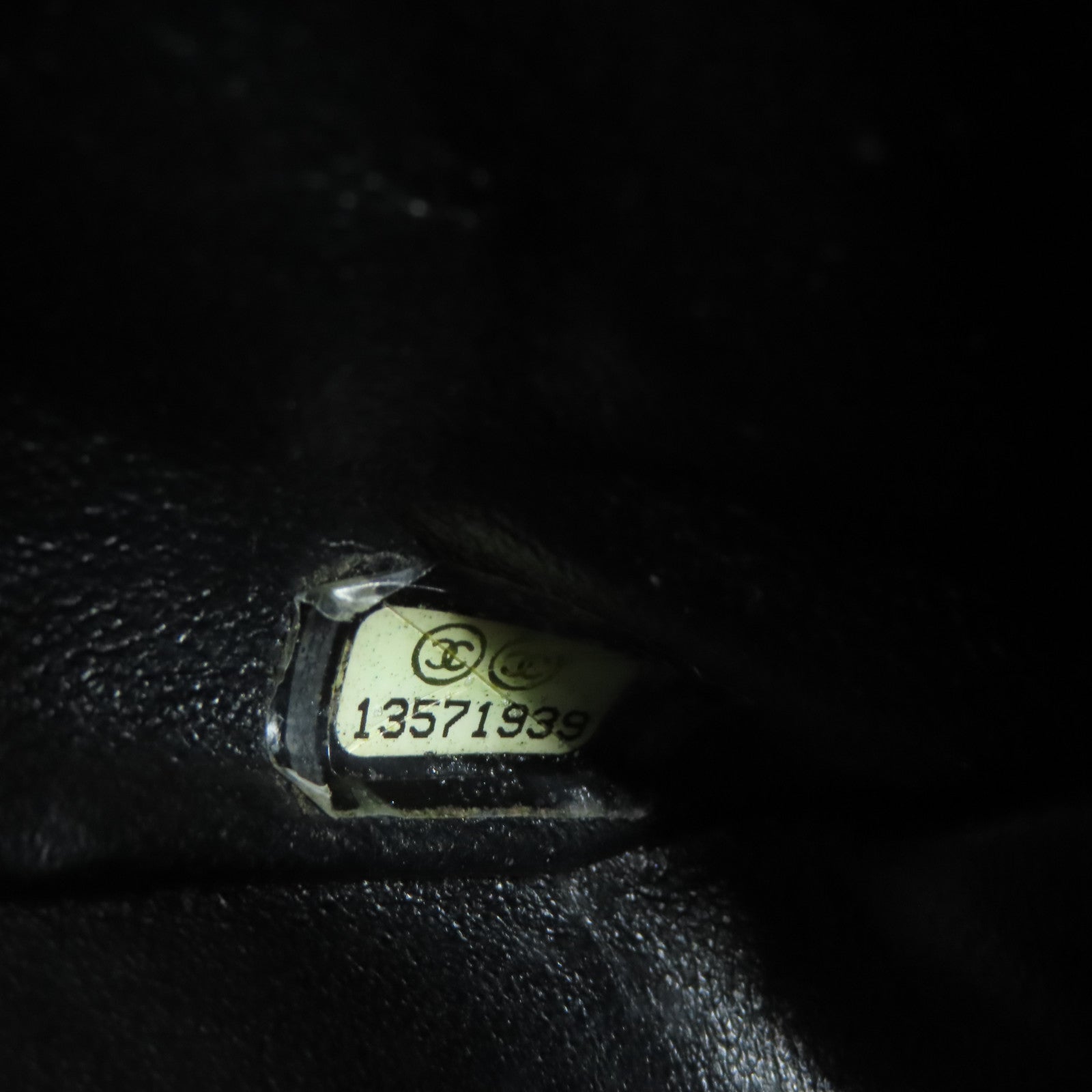 CHANEL 【激減優惠】菱格Caviar皮革Chain Shoulder銀扣肩背袋黑色