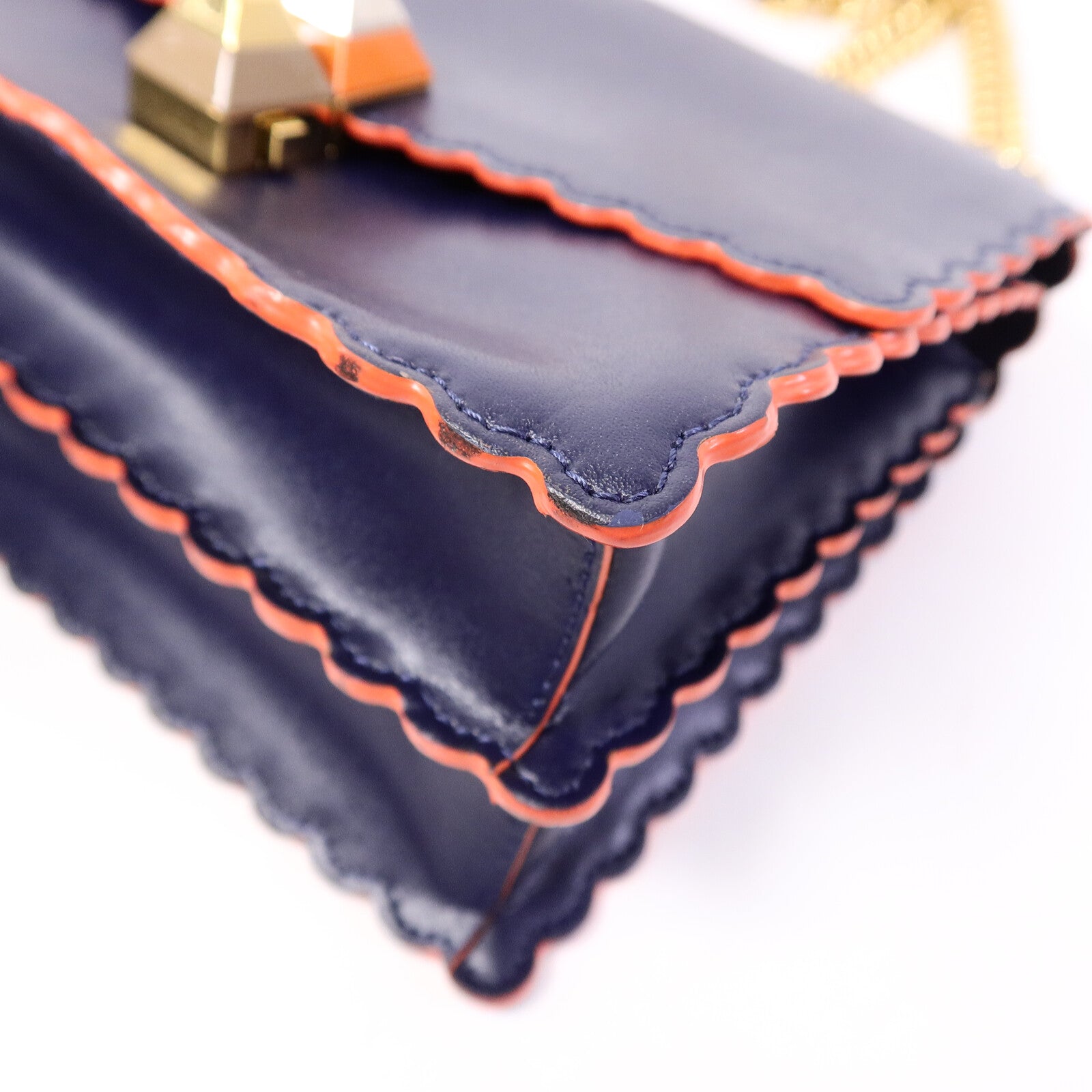 FENDI 牛皮皮革Kan I Small鏈帶肩背袋