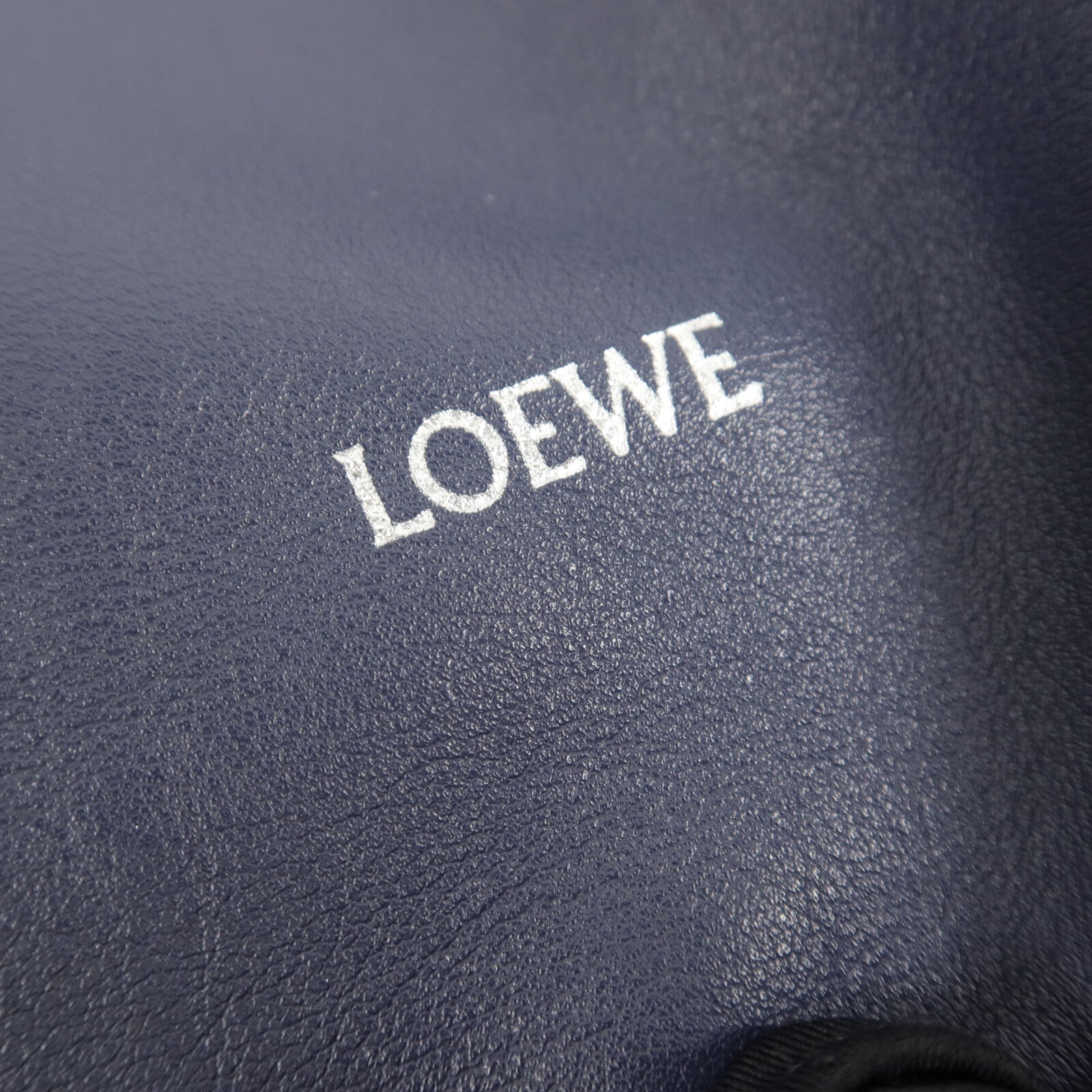 LOEWE 牛皮皮革Medium Flamenco Clutch肩背袋