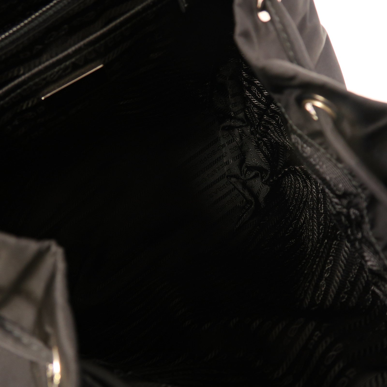 PRADA 尼龍Backpack銀扣背包黑色