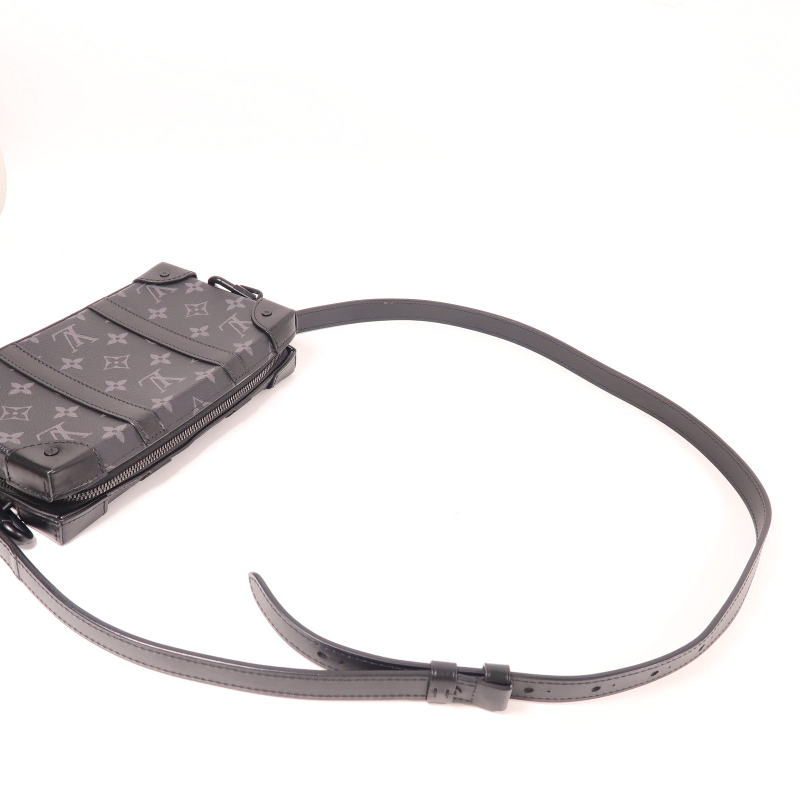 LOUIS VUITTON Monogram Eclipse Soft Trunk Wallet肩背袋黑色