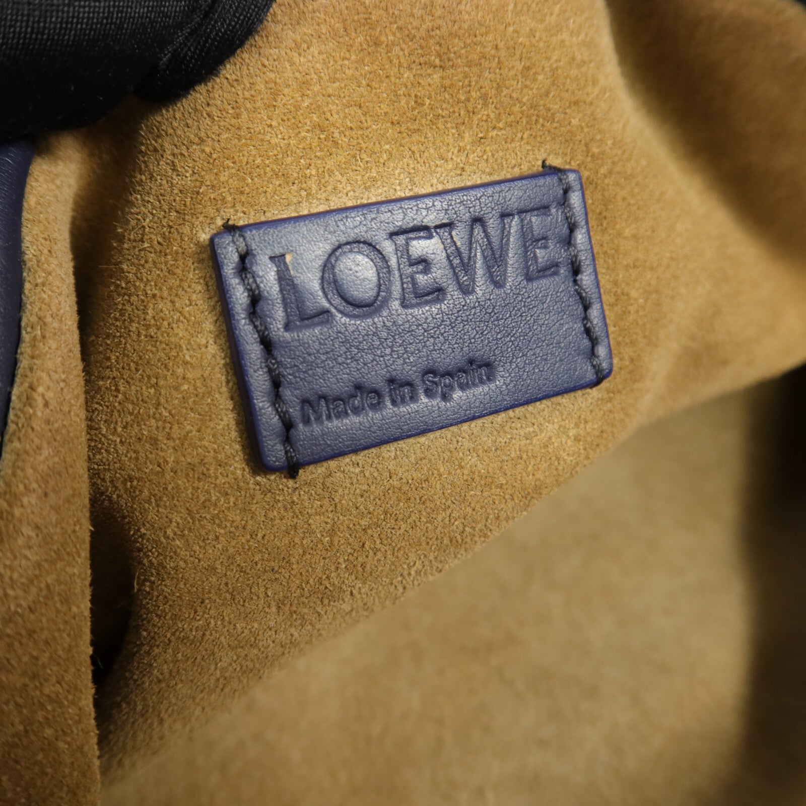 LOEWE 牛皮皮革Medium Flamenco Clutch肩背袋
