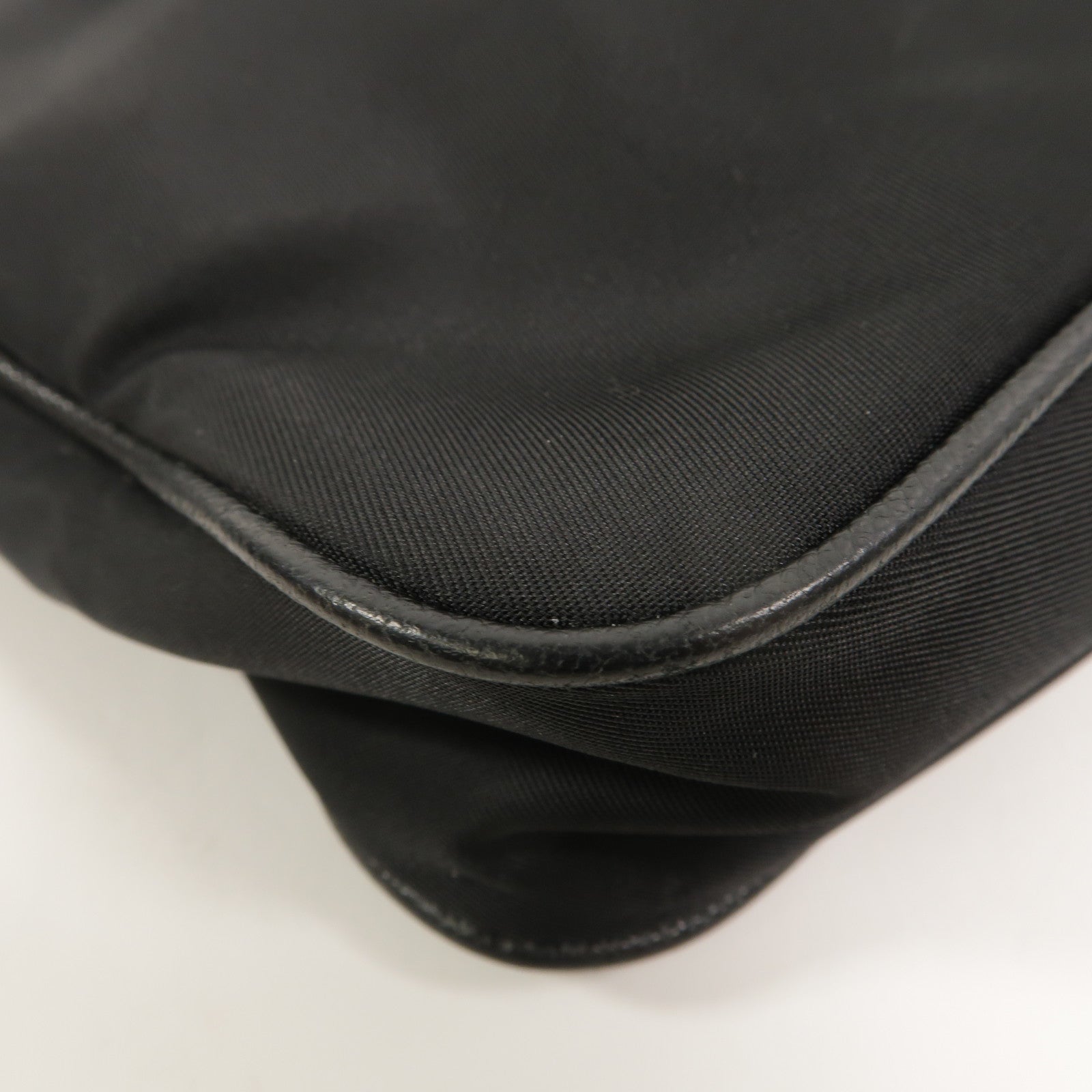 PRADA 尼龍Shoulder Bag鏈帶肩背袋