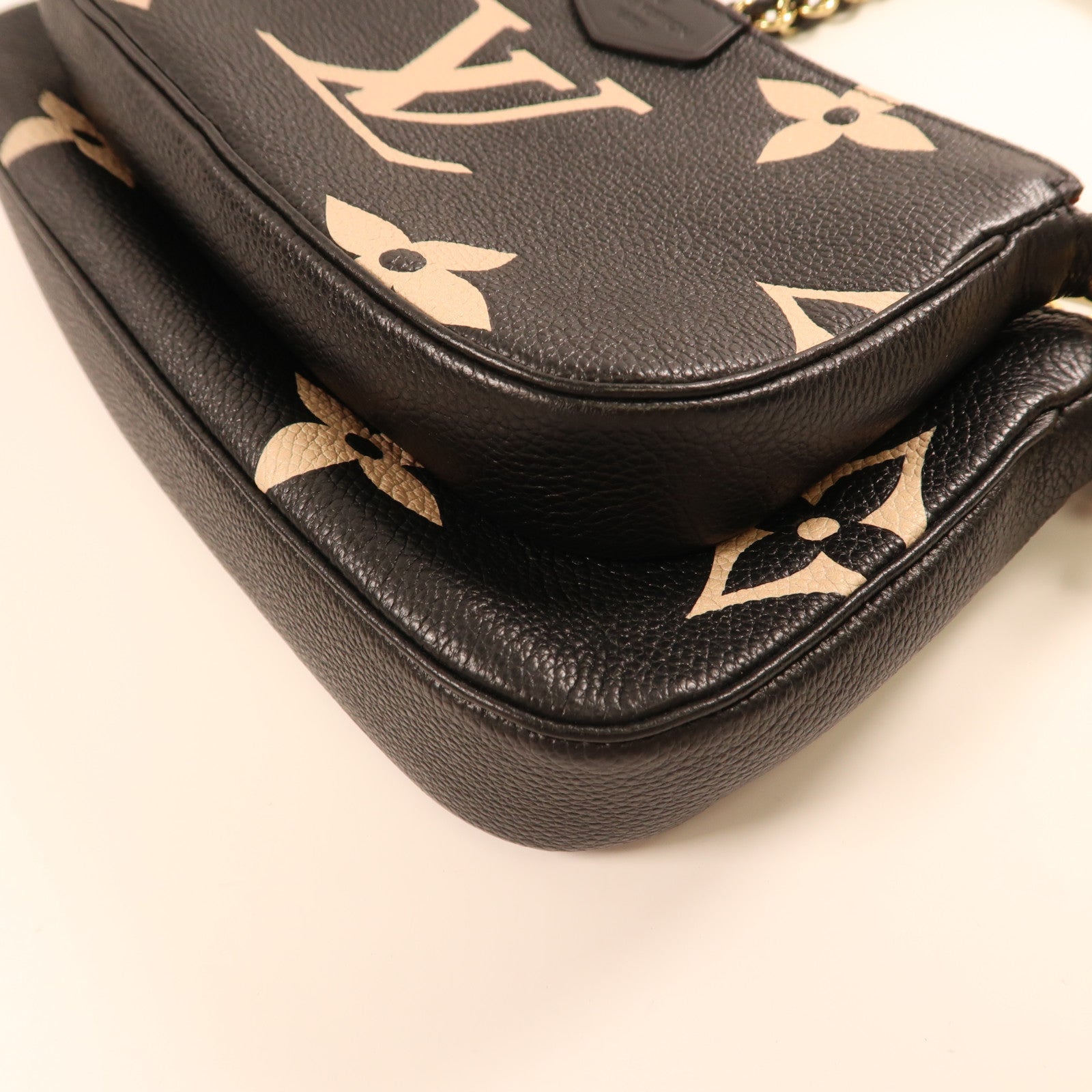 LOUIS VUITTON Monogram Empreinte Multi Pochette Accessoires金扣鏈帶肩背袋黑色