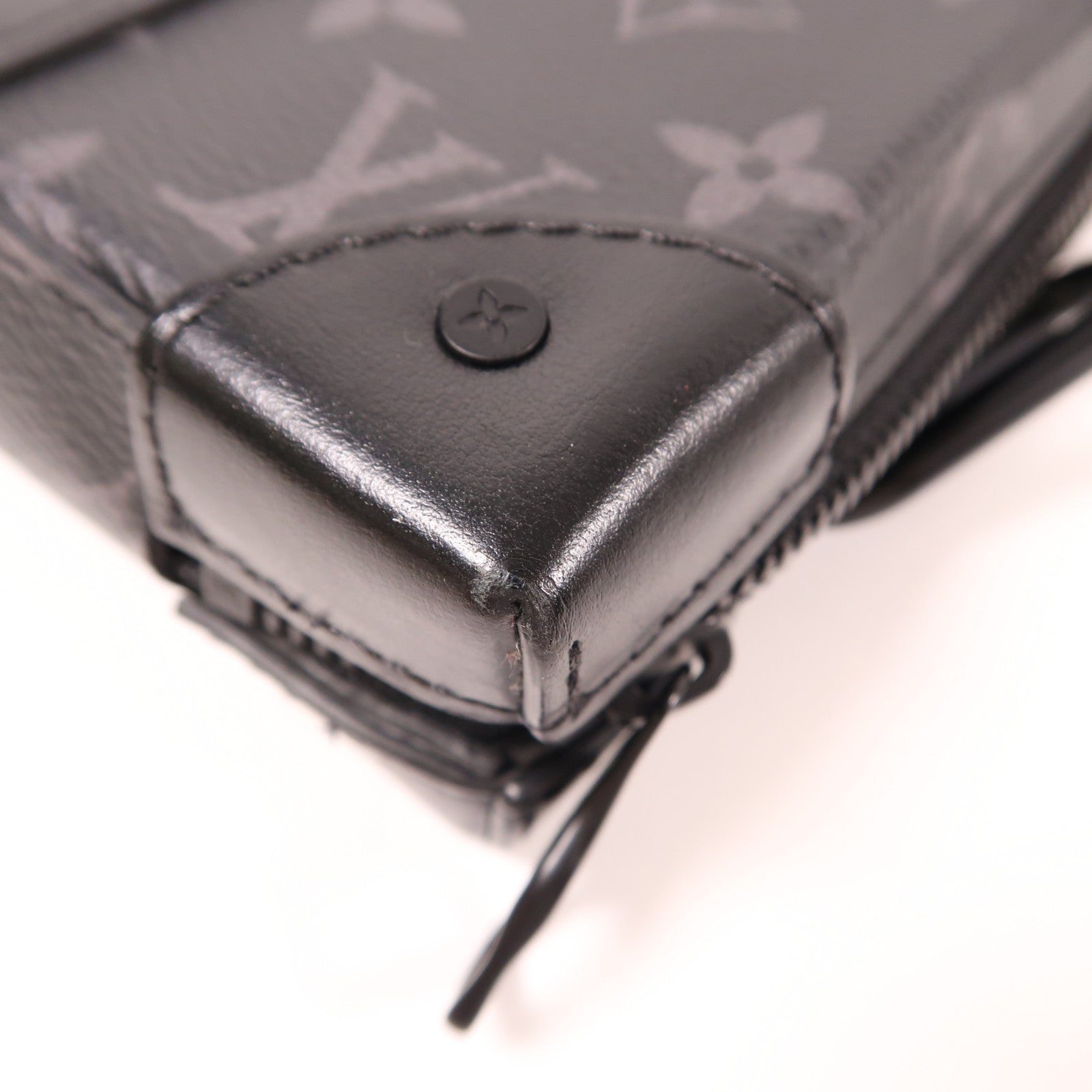 LOUIS VUITTON Monogram Eclipse Soft Trunk Wallet肩背袋黑色
