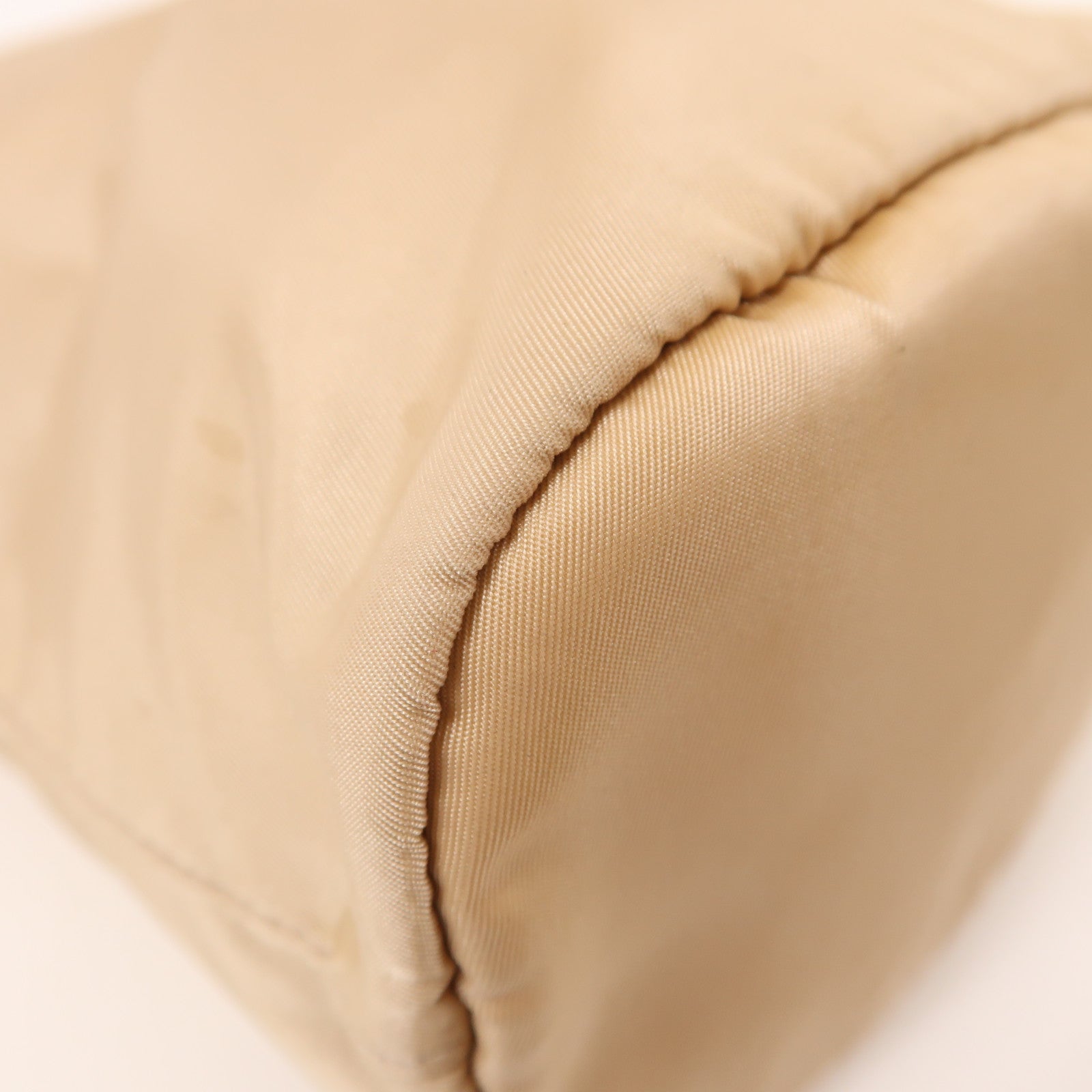 PRADA 尼龍Bucket Bag銀扣手拿包