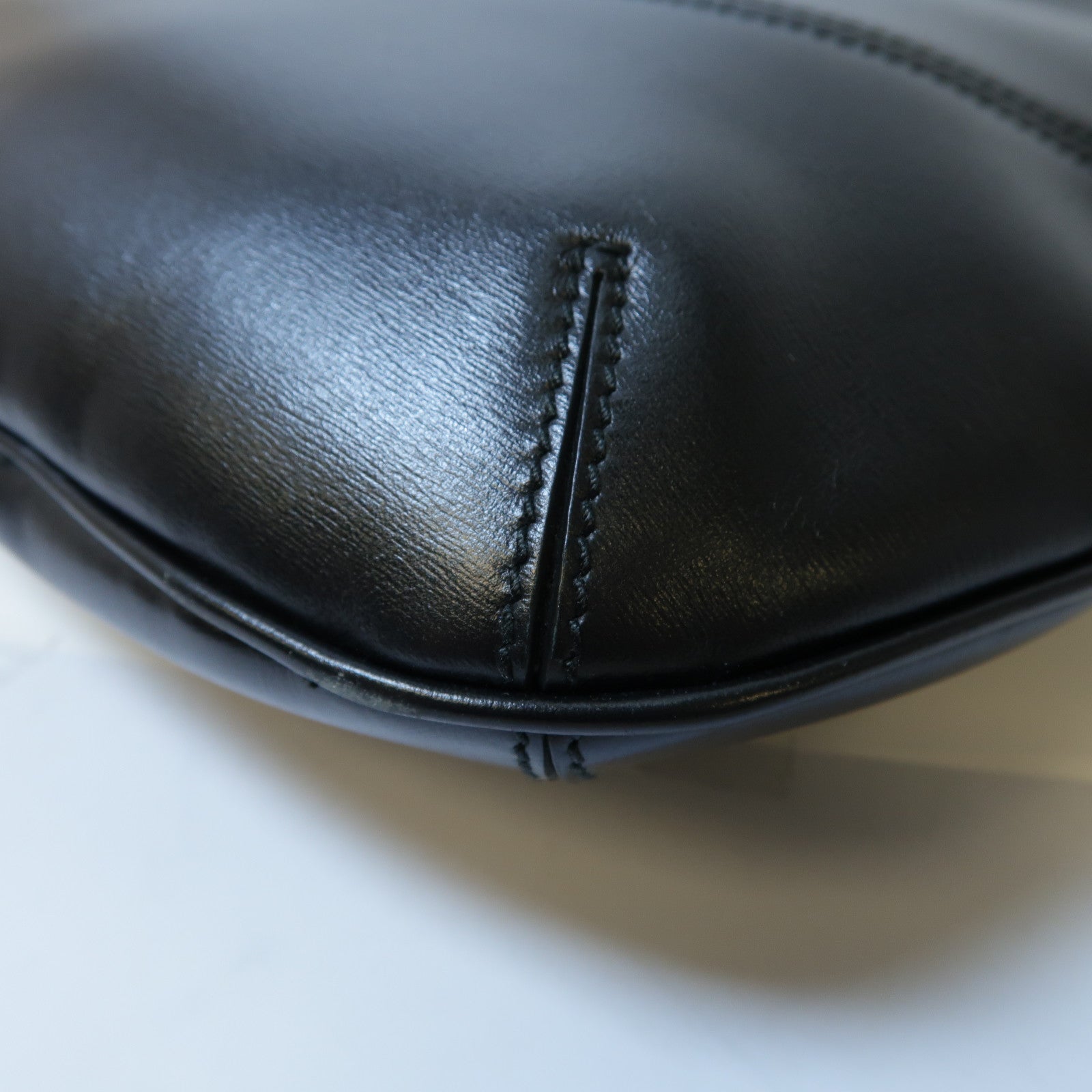 GUCCI 【激減優惠】牛皮皮革Arli Medium Shoulder Bag金扣肩背袋黑色