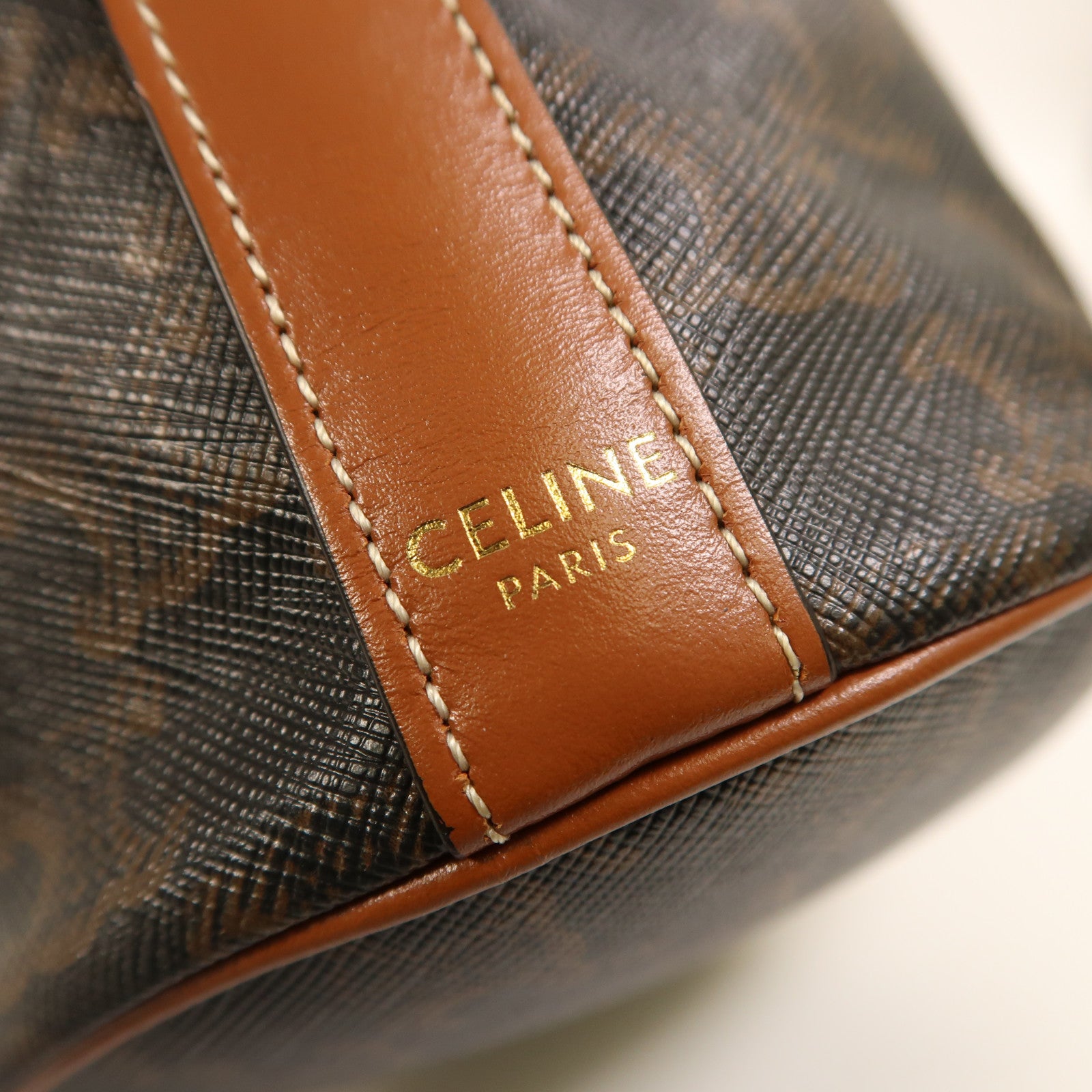 CELINE 塗層帆布Triomphe Bag金扣肩背袋