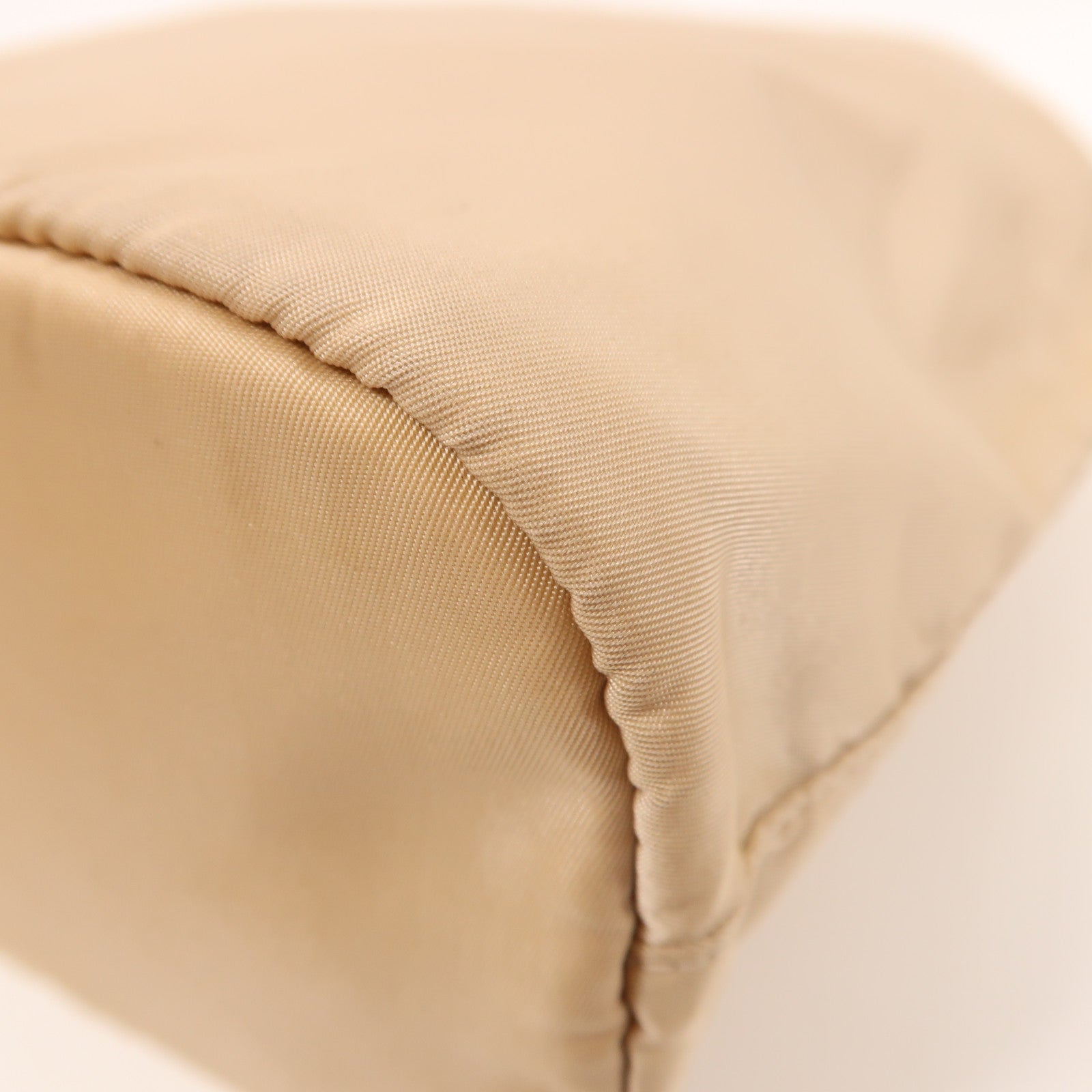 PRADA 尼龍Bucket Bag銀扣手拿包