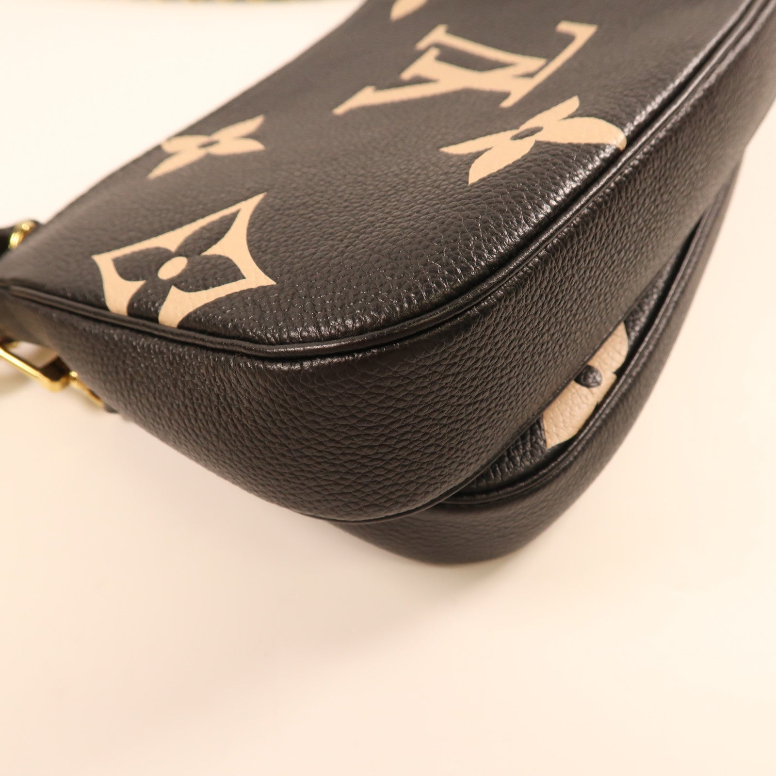 LOUIS VUITTON Monogram Empreinte Multi Pochette Accessoires金扣鏈帶肩背袋黑色