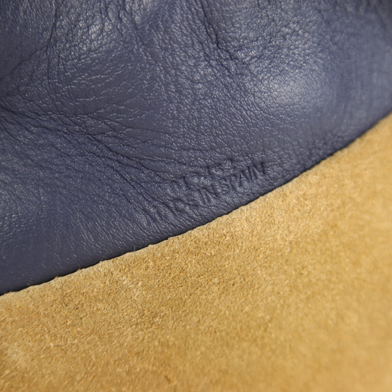 LOEWE 牛皮皮革Medium Flamenco Clutch肩背袋