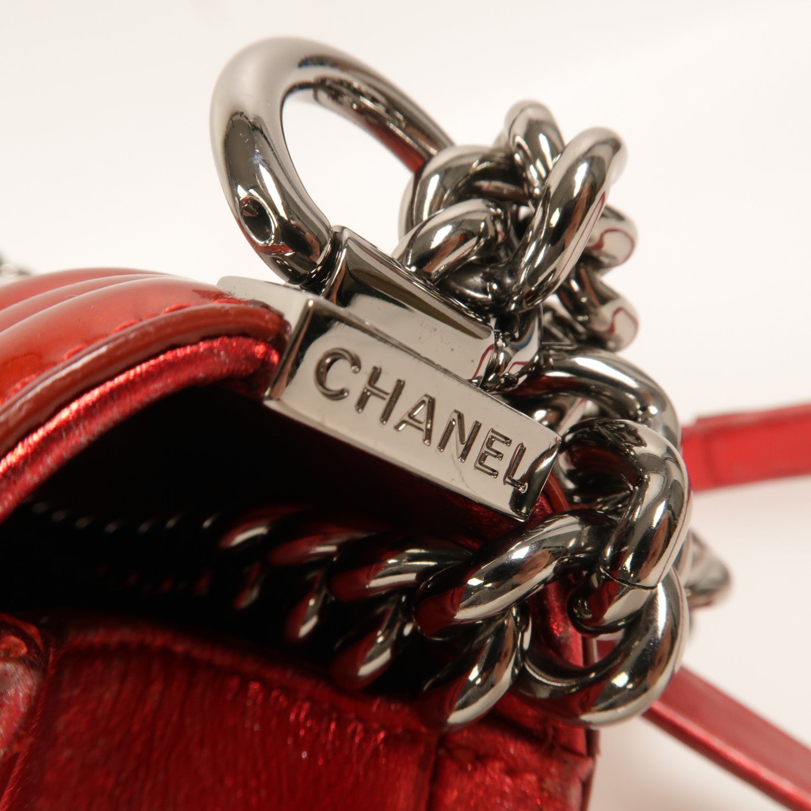 CHANEL 漆皮皮革Boy 25鏈帶肩背袋