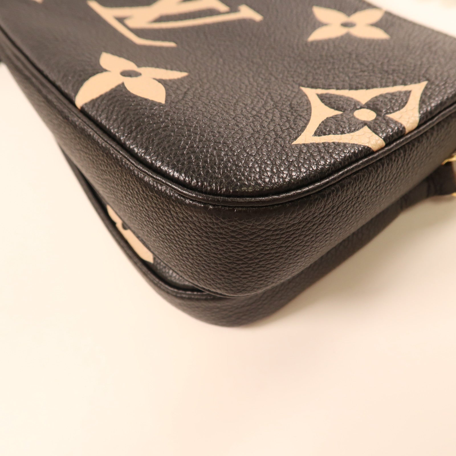 LOUIS VUITTON Monogram Empreinte Multi Pochette Accessoires金扣鏈帶肩背袋黑色