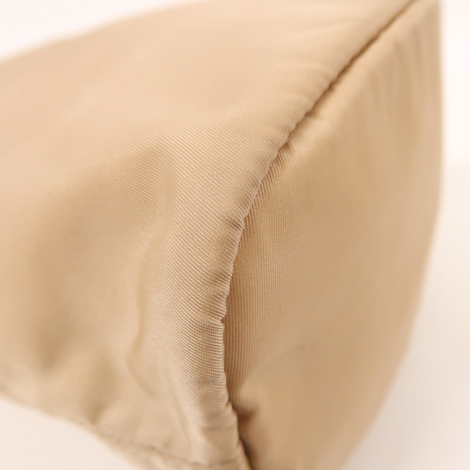 PRADA 尼龍Bucket Bag銀扣手拿包