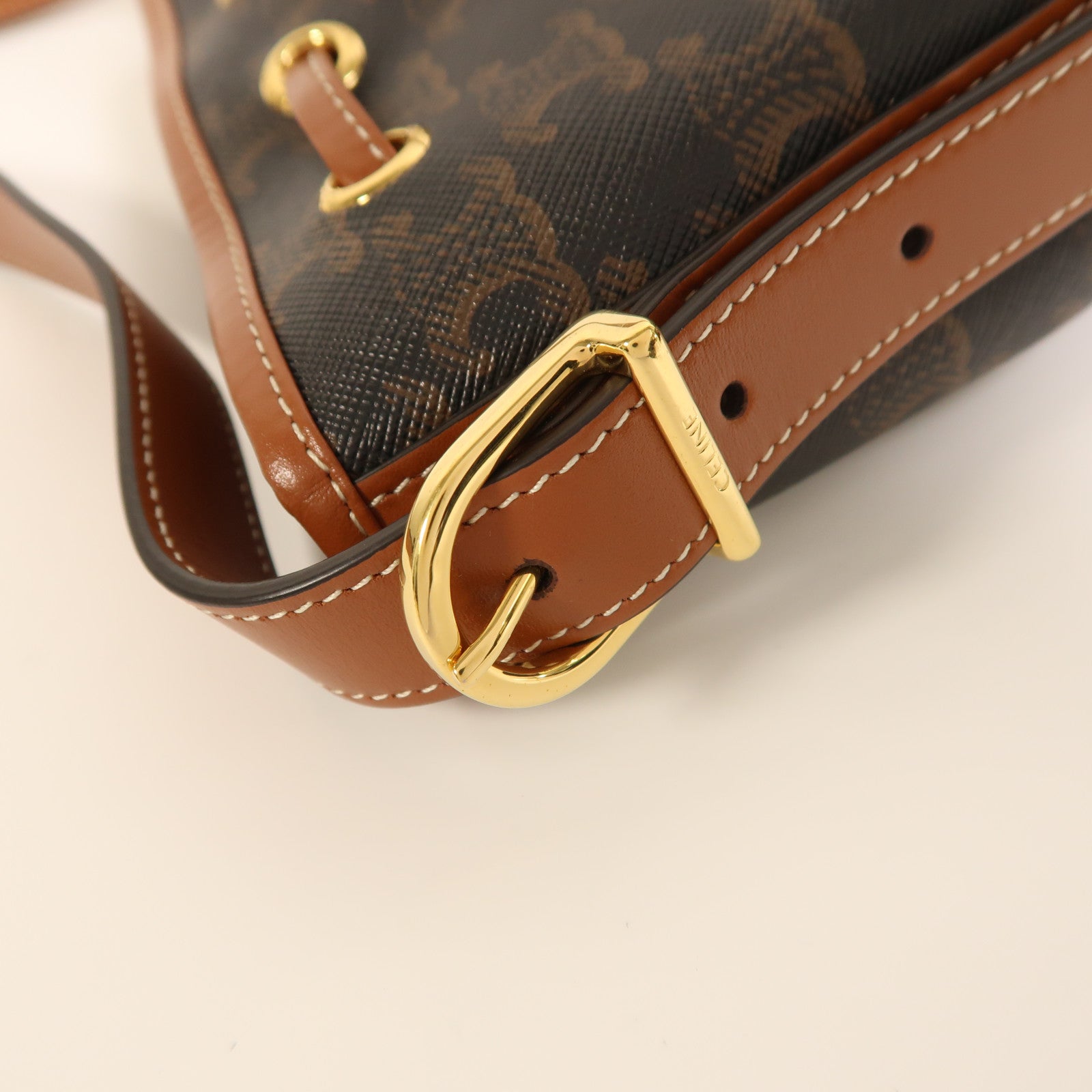 CELINE 塗層帆布Triomphe Bag金扣肩背袋