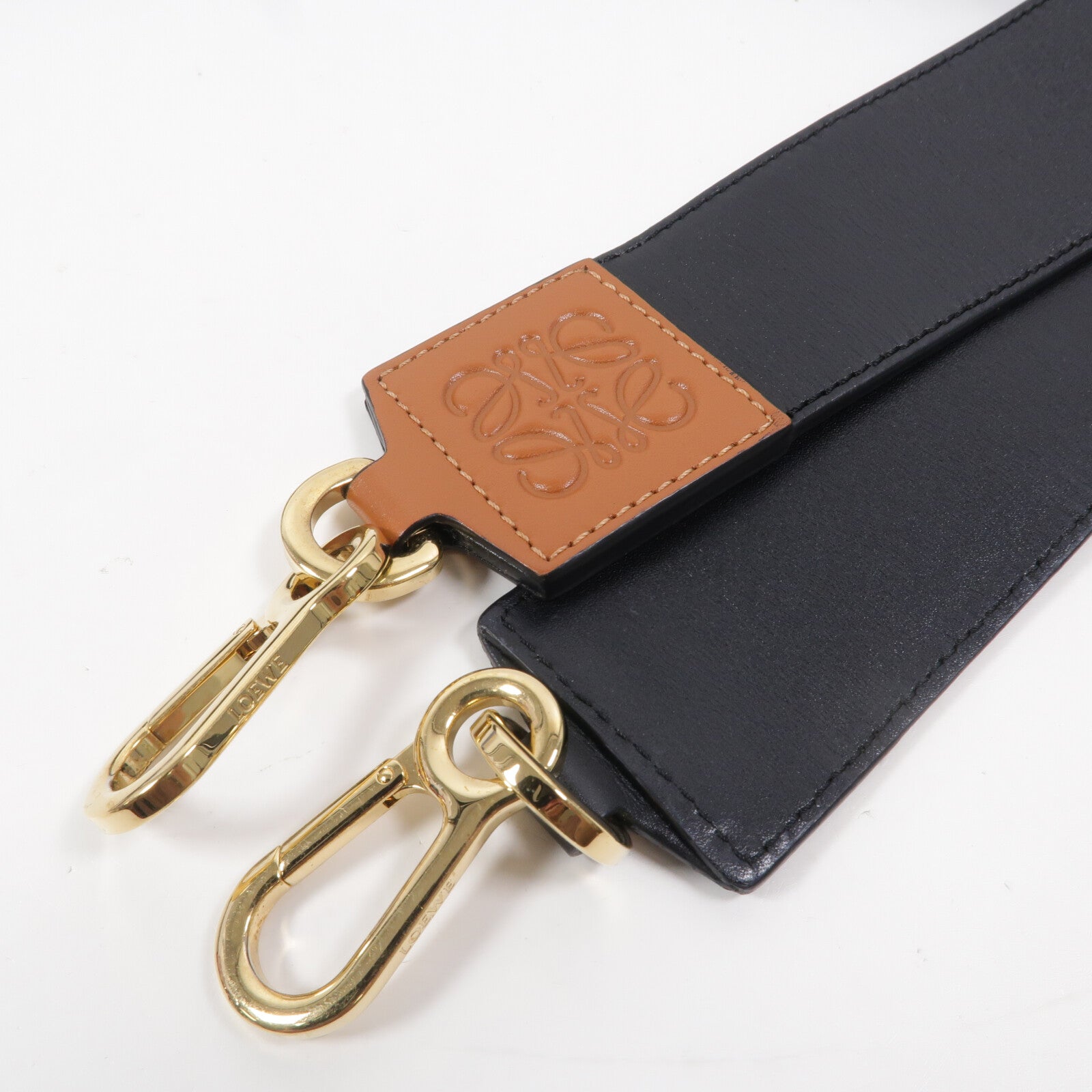 LOEWE 牛皮皮革Barcelona肩背袋