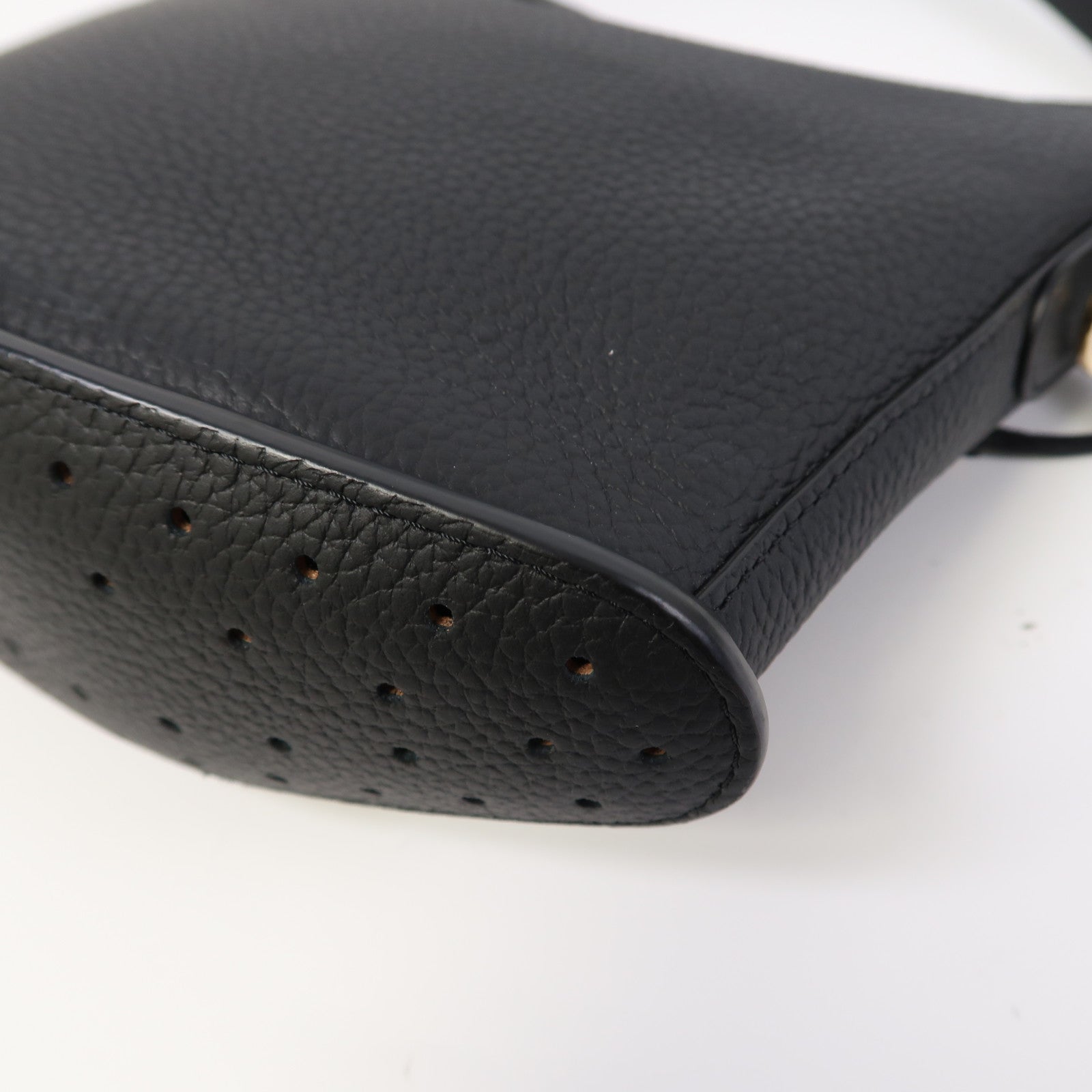 Delvaux Taurillon皮革Pin Swing金扣肩背袋黑色