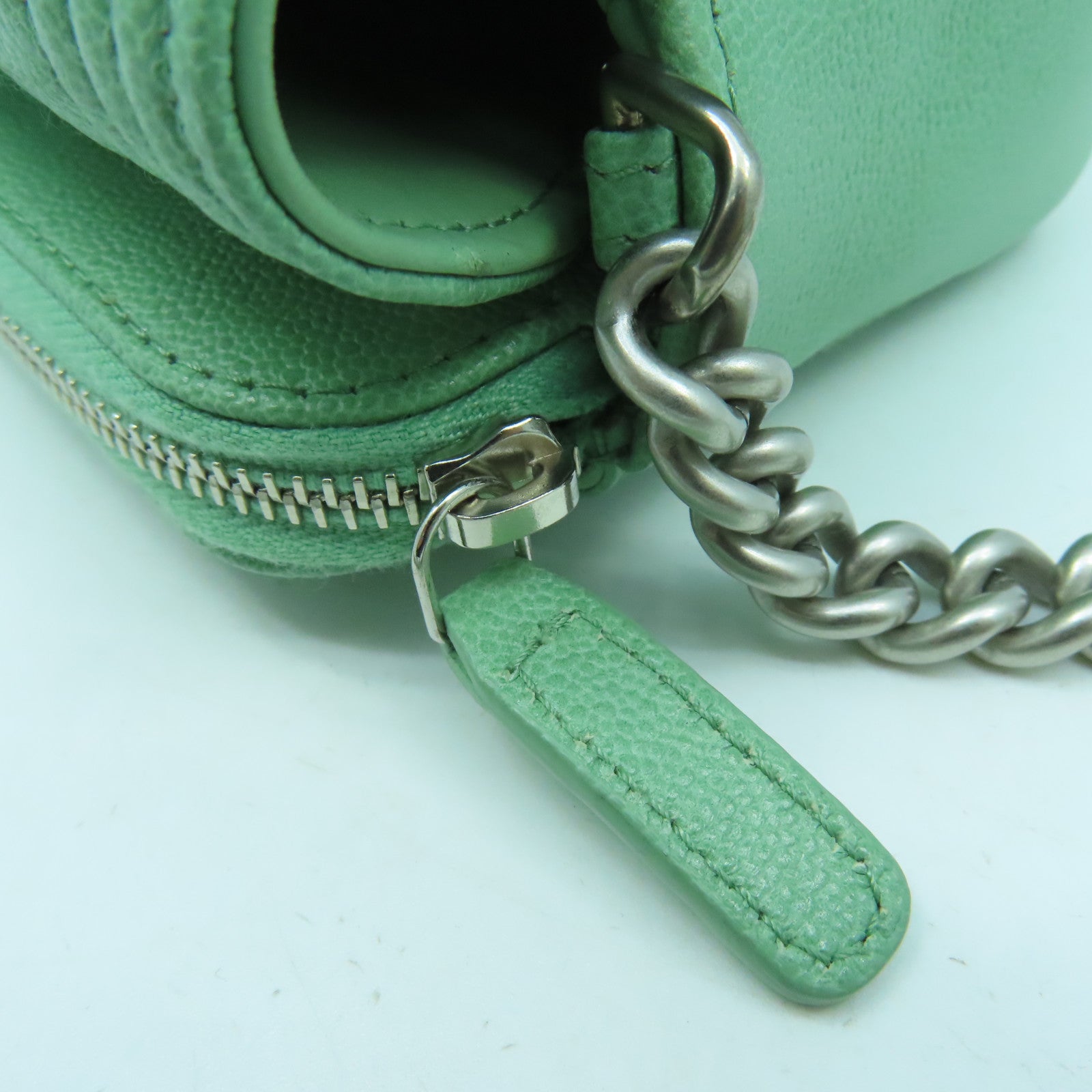 CHANEL 菱格Caviar皮革Boy Chain Shoulder Bag銀扣鏈帶肩背袋淺綠色