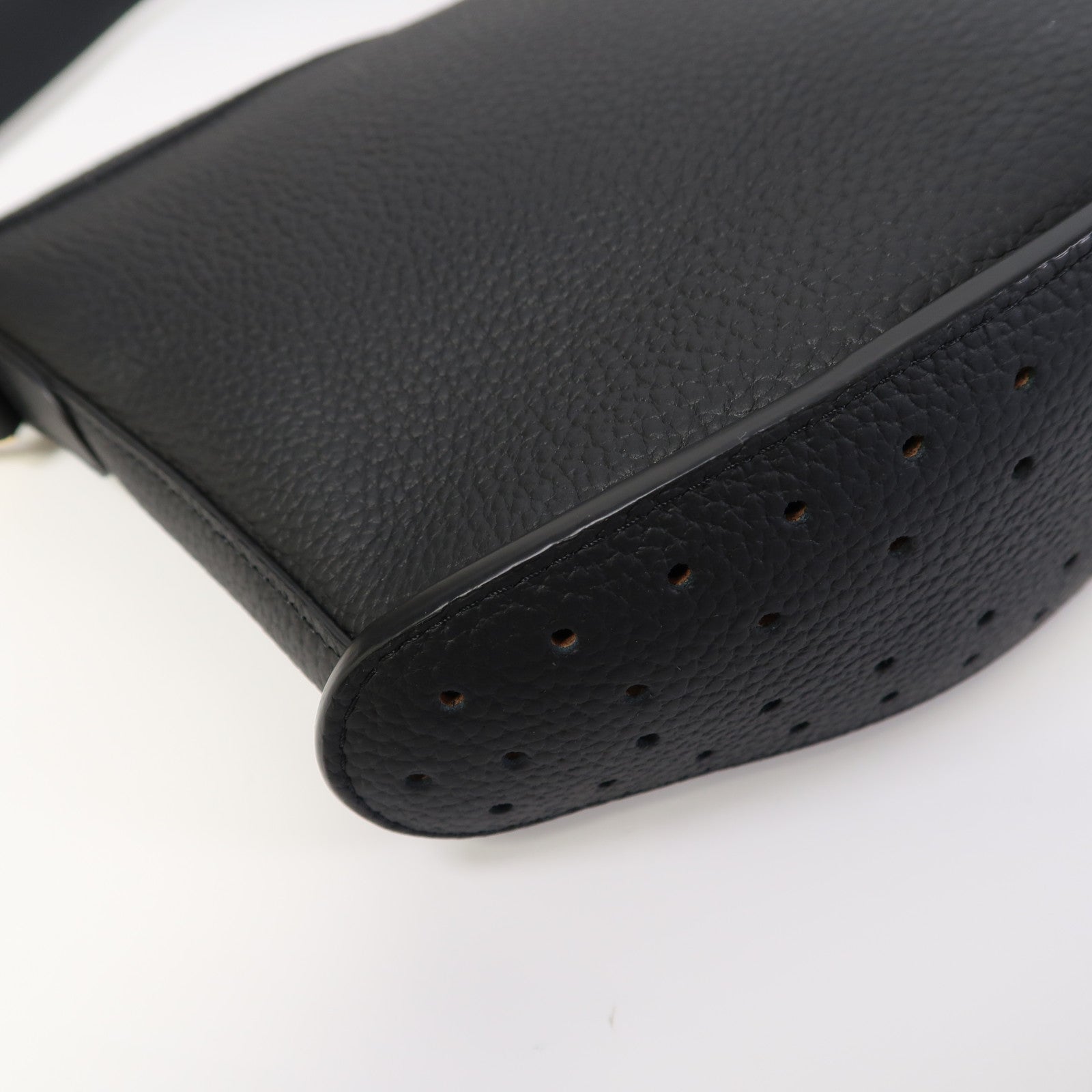 Delvaux Taurillon皮革Pin Swing金扣肩背袋黑色