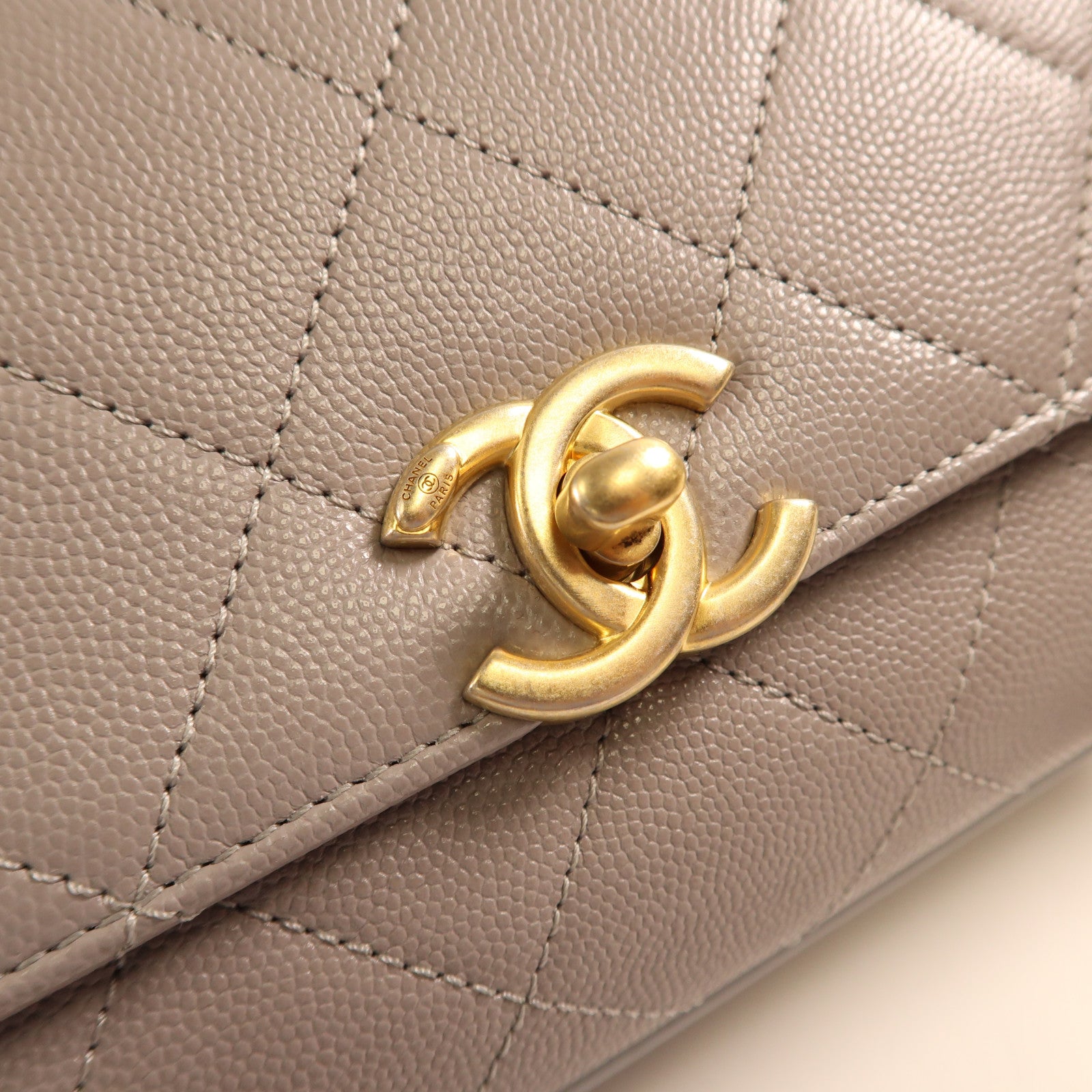 CHANEL 牛皮皮革Chain Shoulder金扣鏈帶肩背袋