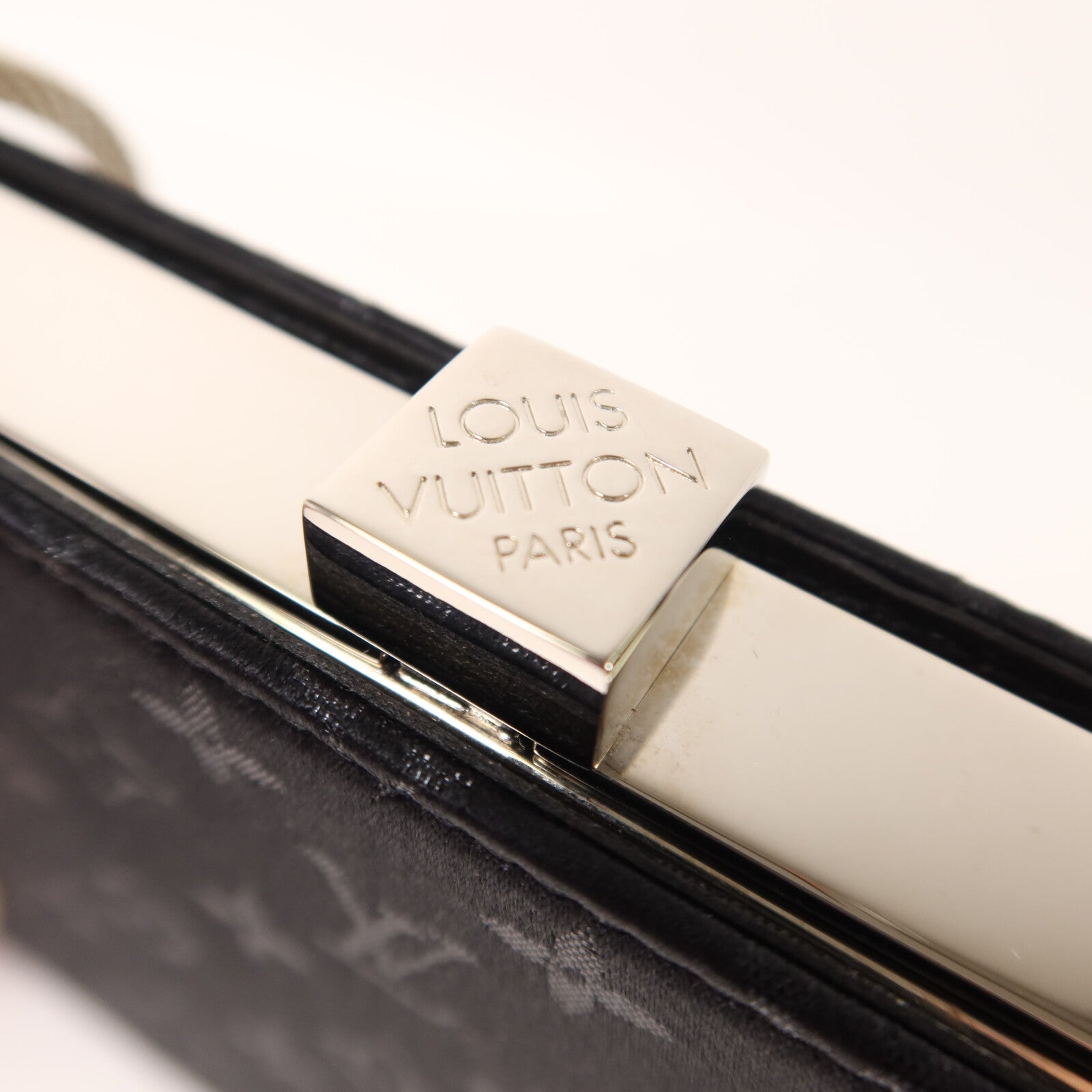 LOUIS VUITTON Satin Monogram Mini Satin Ange Chain Bag鏈帶肩背袋