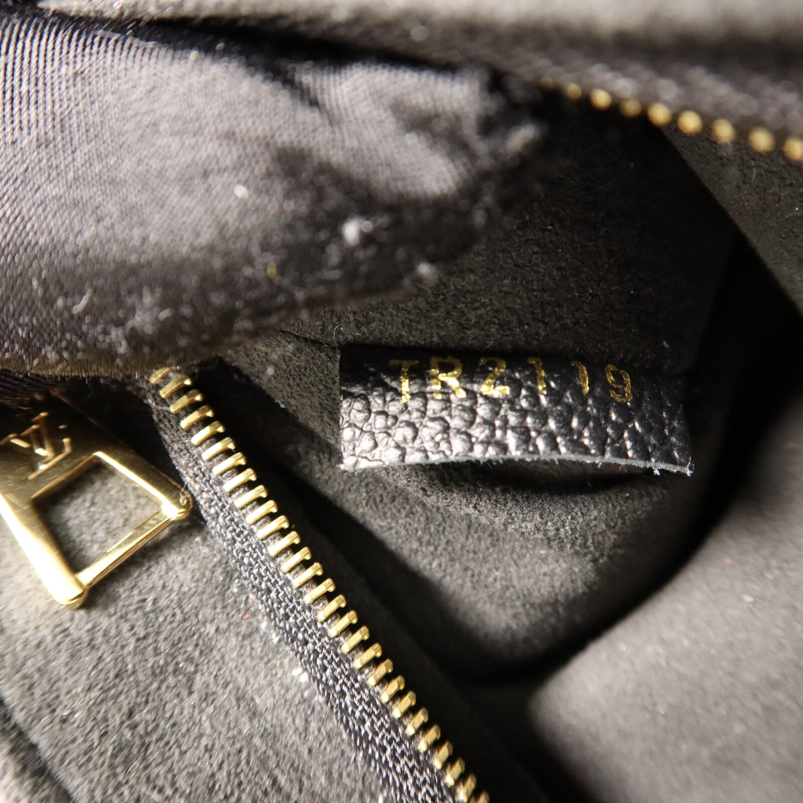 LOUIS VUITTON Monogram Empreinte Vavin PM肩背袋