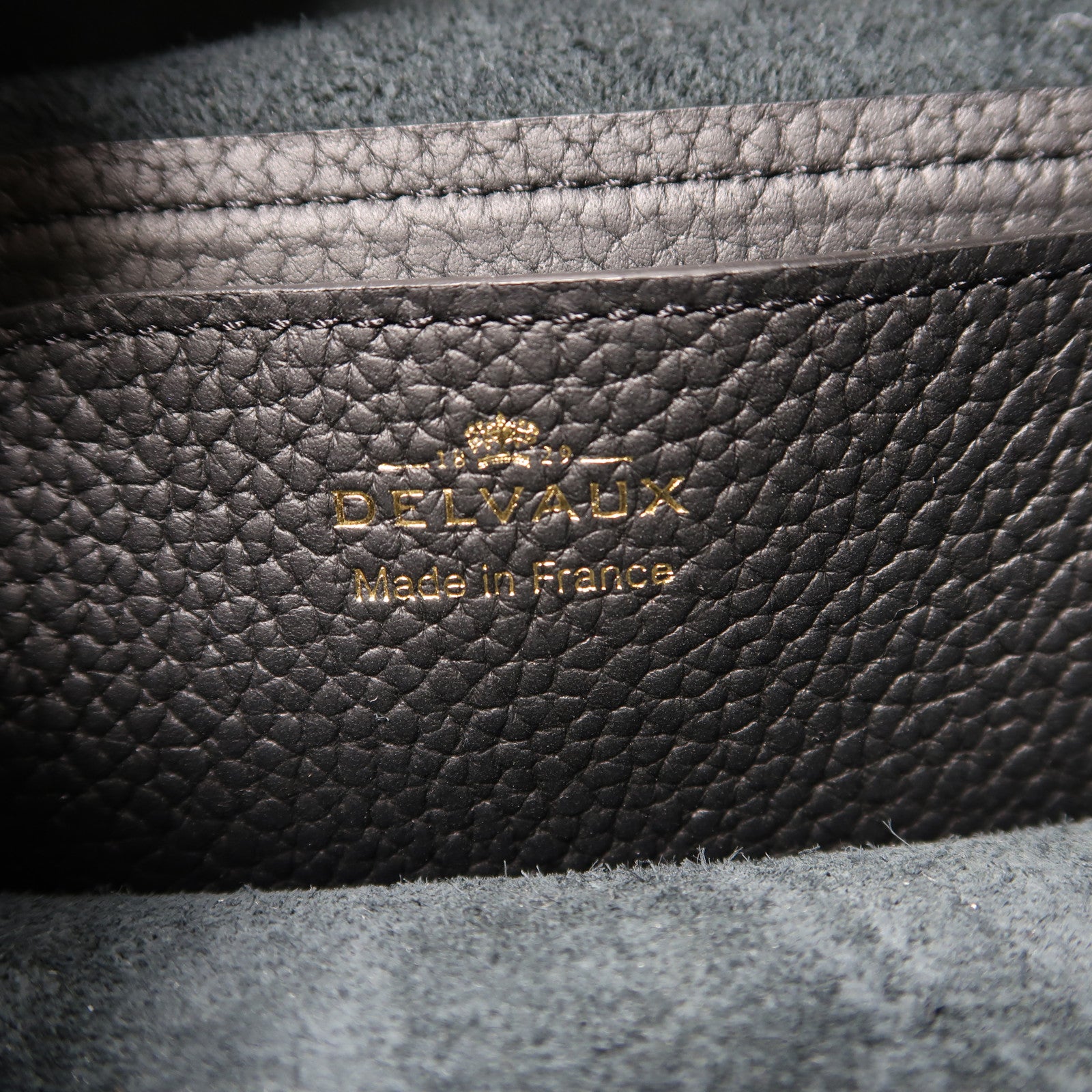 Delvaux Taurillon皮革Pin Swing金扣肩背袋黑色