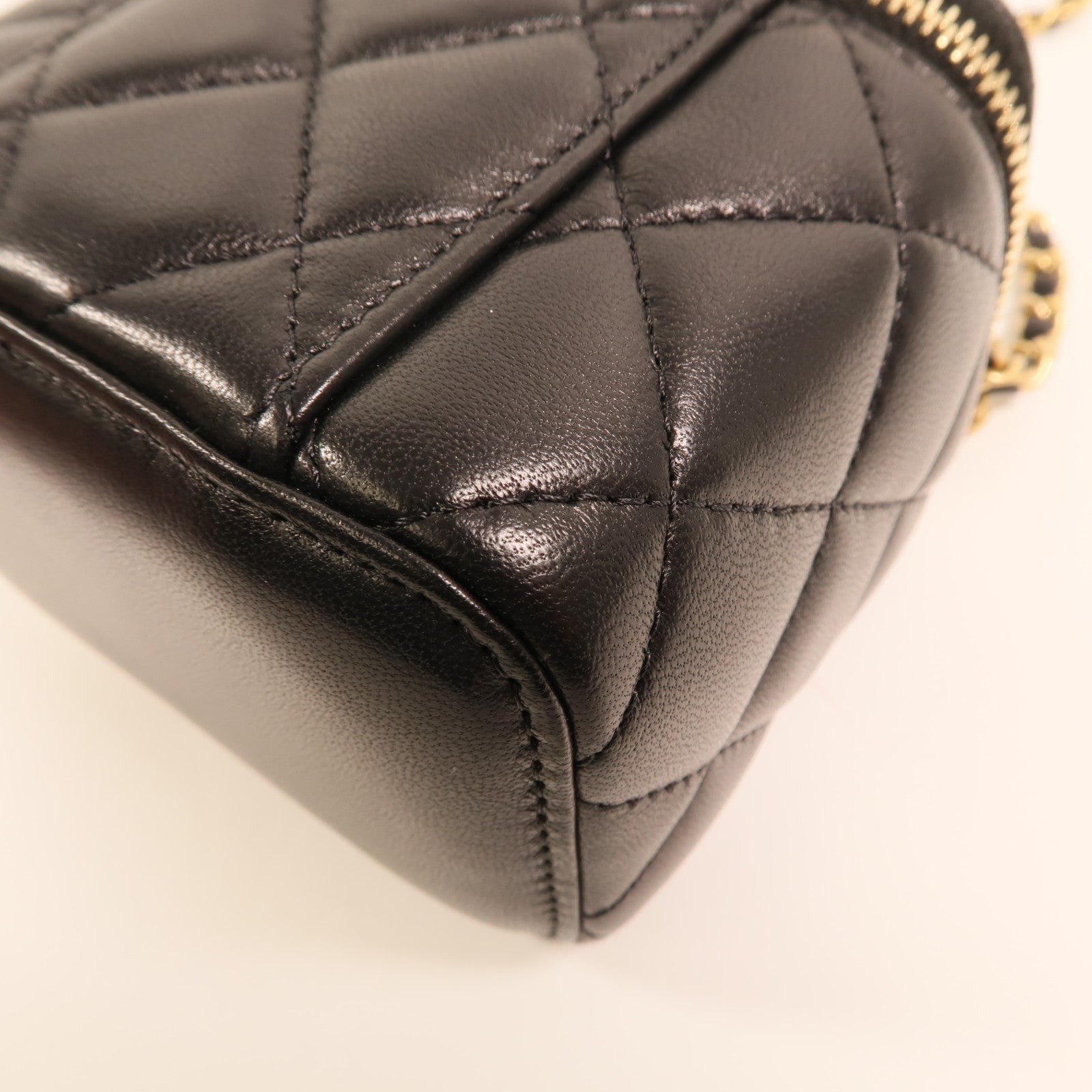 CHANEL 羊皮皮革Mini Vanity Case With Gold Ball金扣鏈帶肩背袋