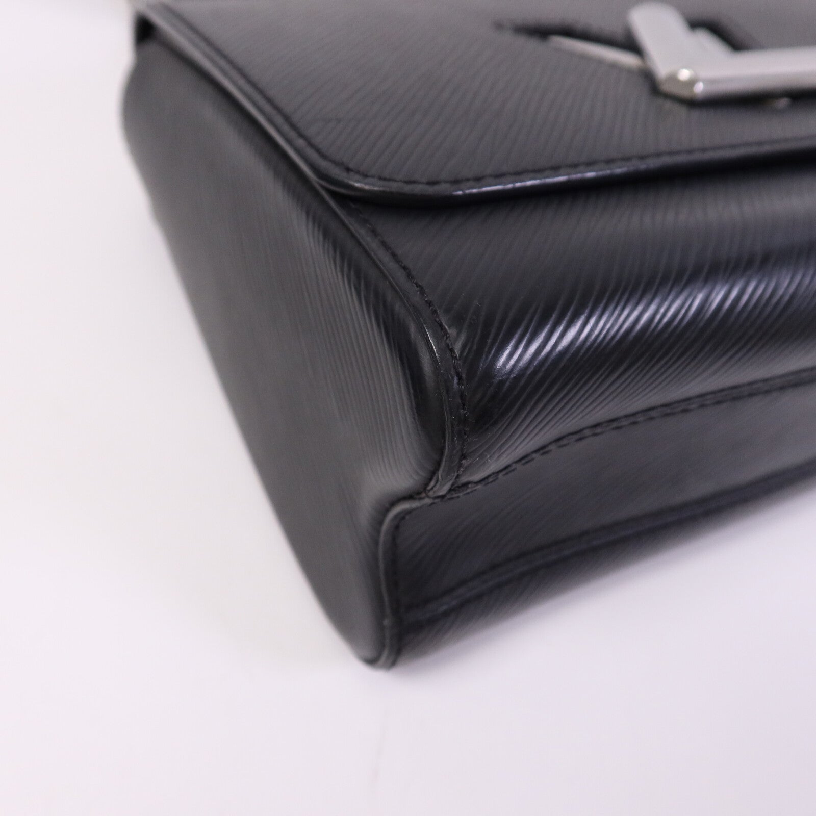 LOUIS VUITTON Epi Twist MM銀扣鏈帶肩背袋