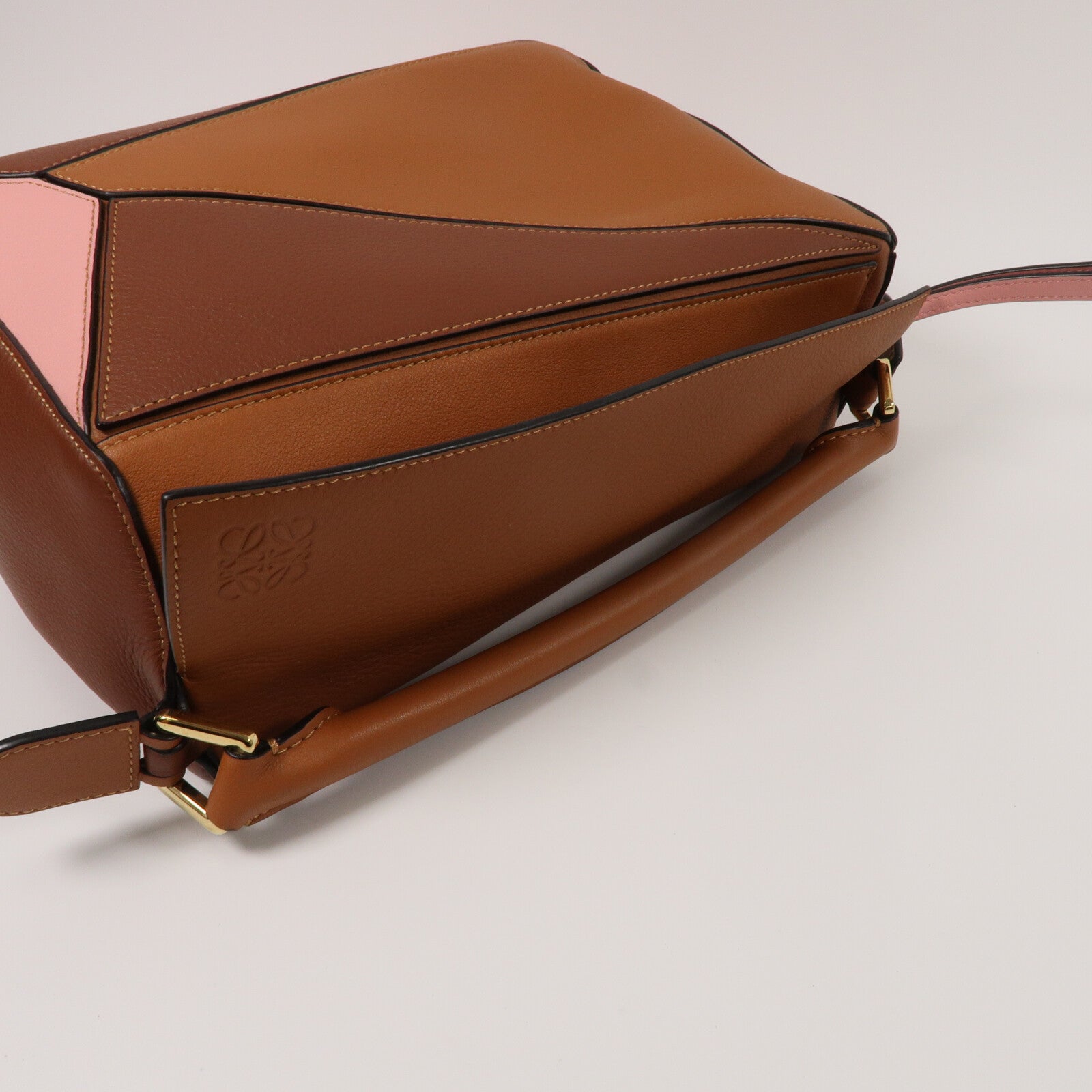 LOEWE 牛皮皮革Puzzle Medium手挽肩背兩用袋