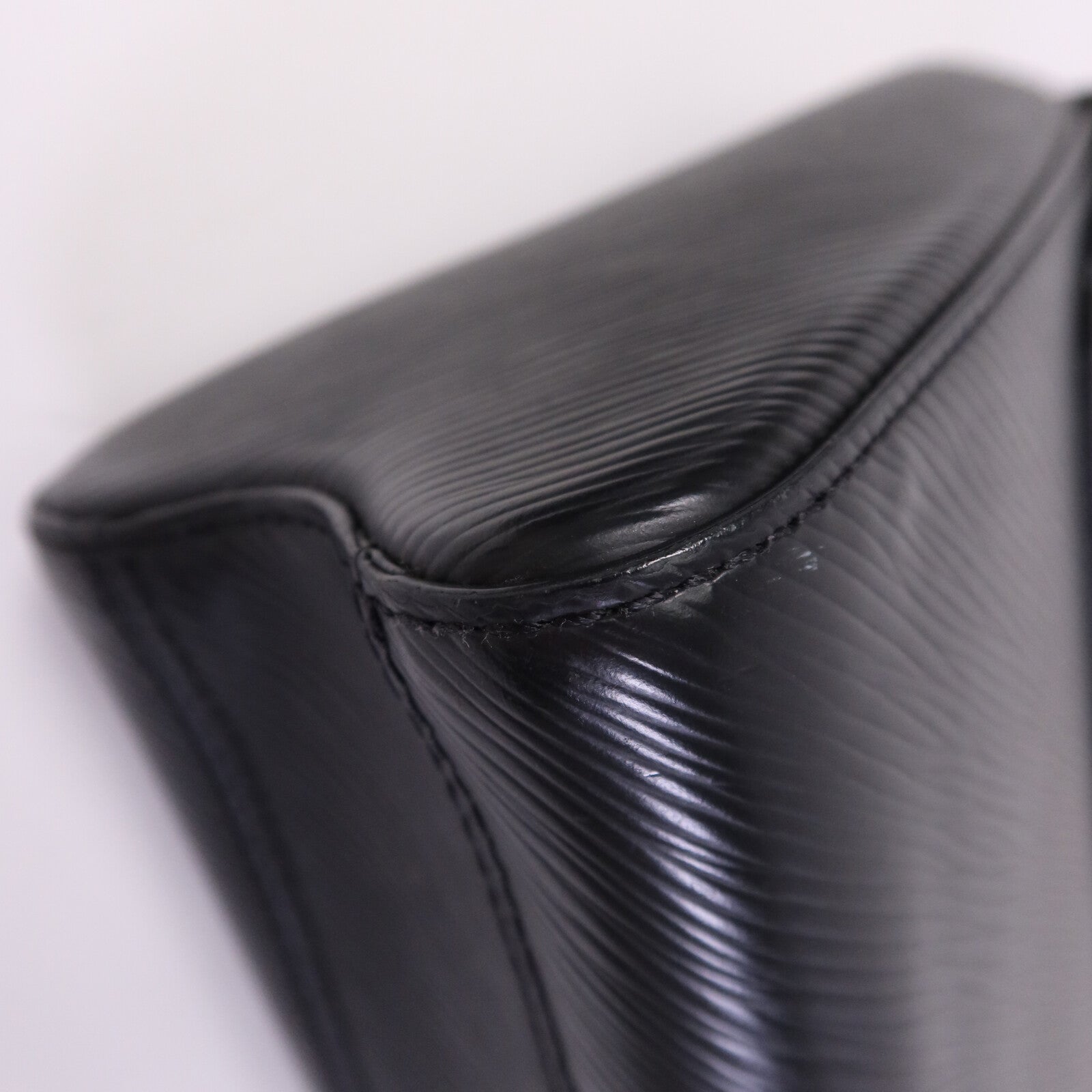 LOUIS VUITTON Epi Twist MM銀扣鏈帶肩背袋