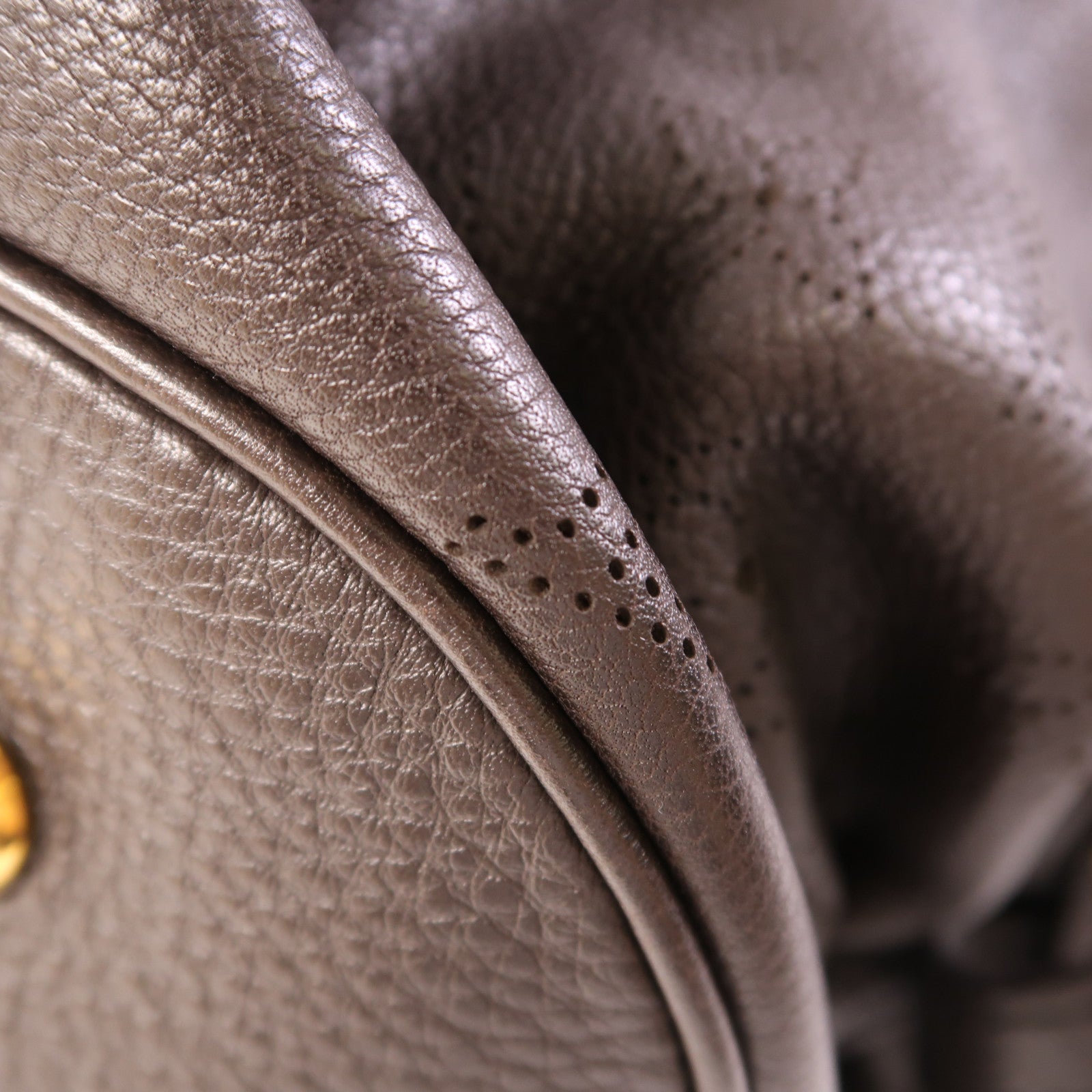 LOUIS VUITTON Monogram Mahina L金扣肩背袋