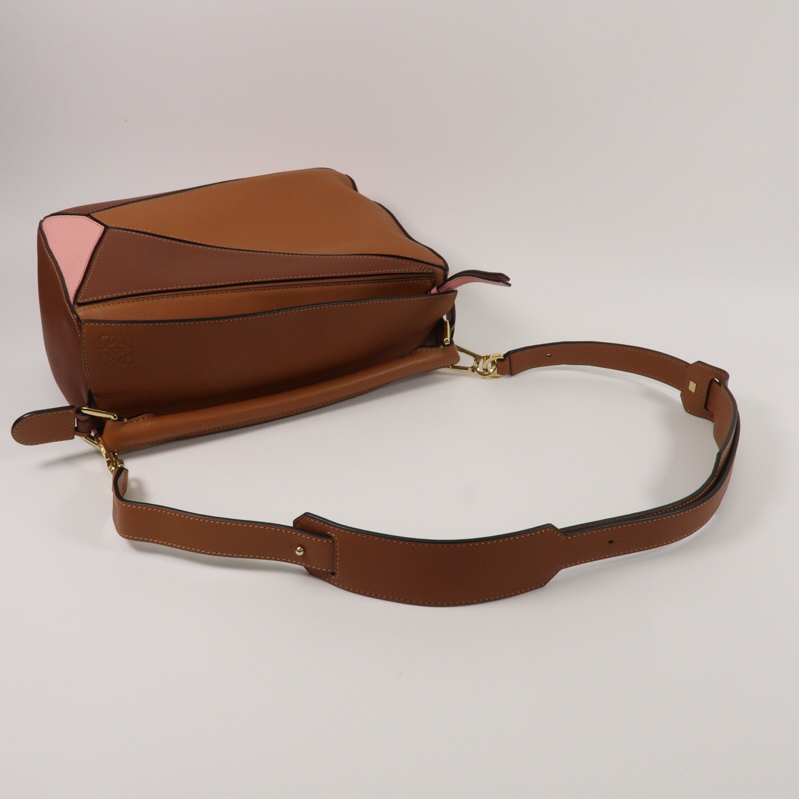 LOEWE 牛皮皮革Puzzle Medium手挽肩背兩用袋