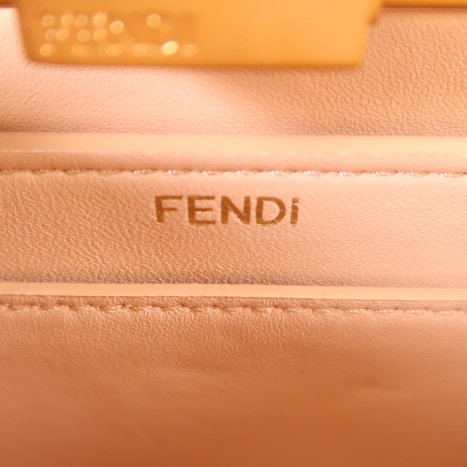 FENDI 牛皮皮革Peekaboo金扣手挽肩背兩用袋