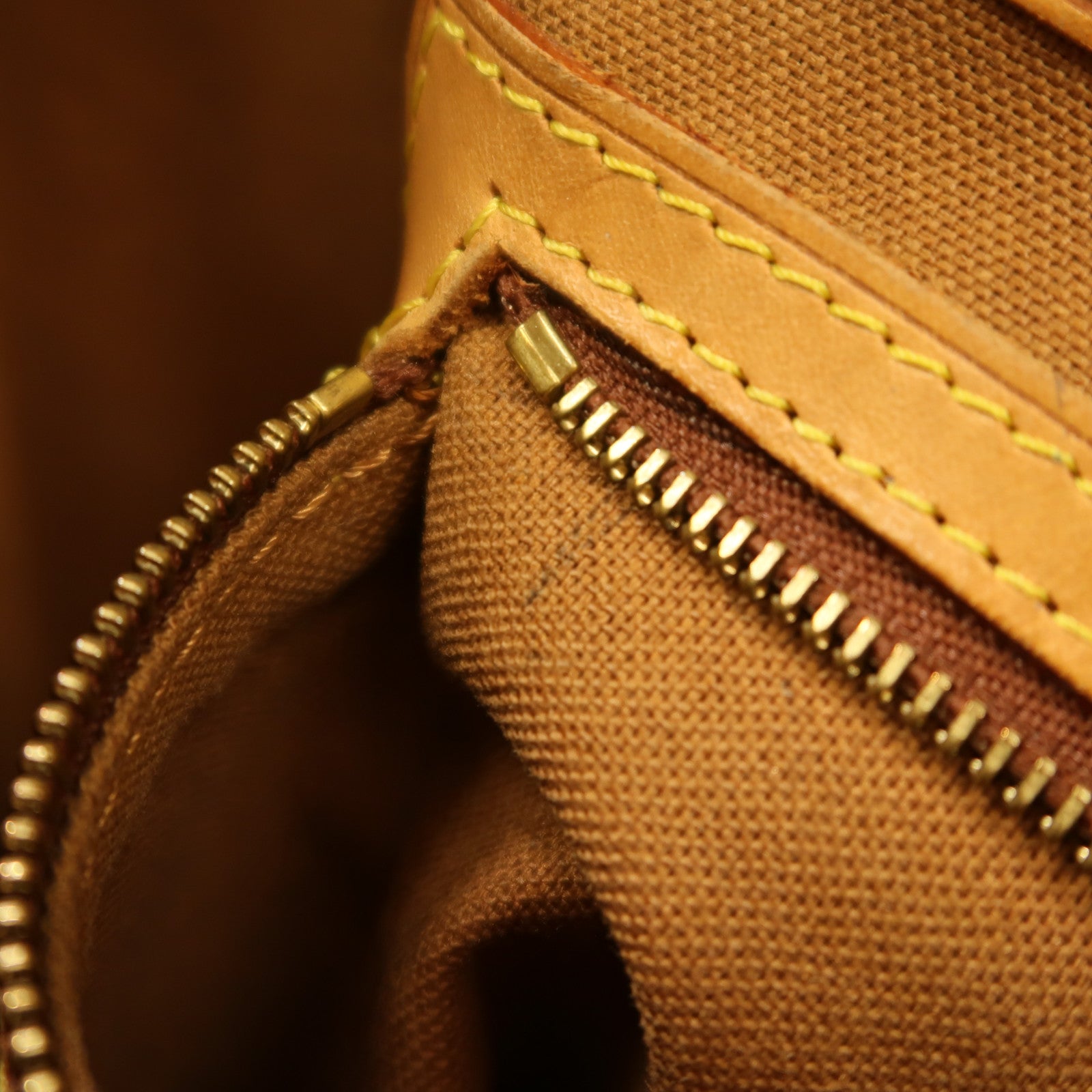 LOUIS VUITTON Monogram Vavin GM金扣肩背袋/手挽袋啡色