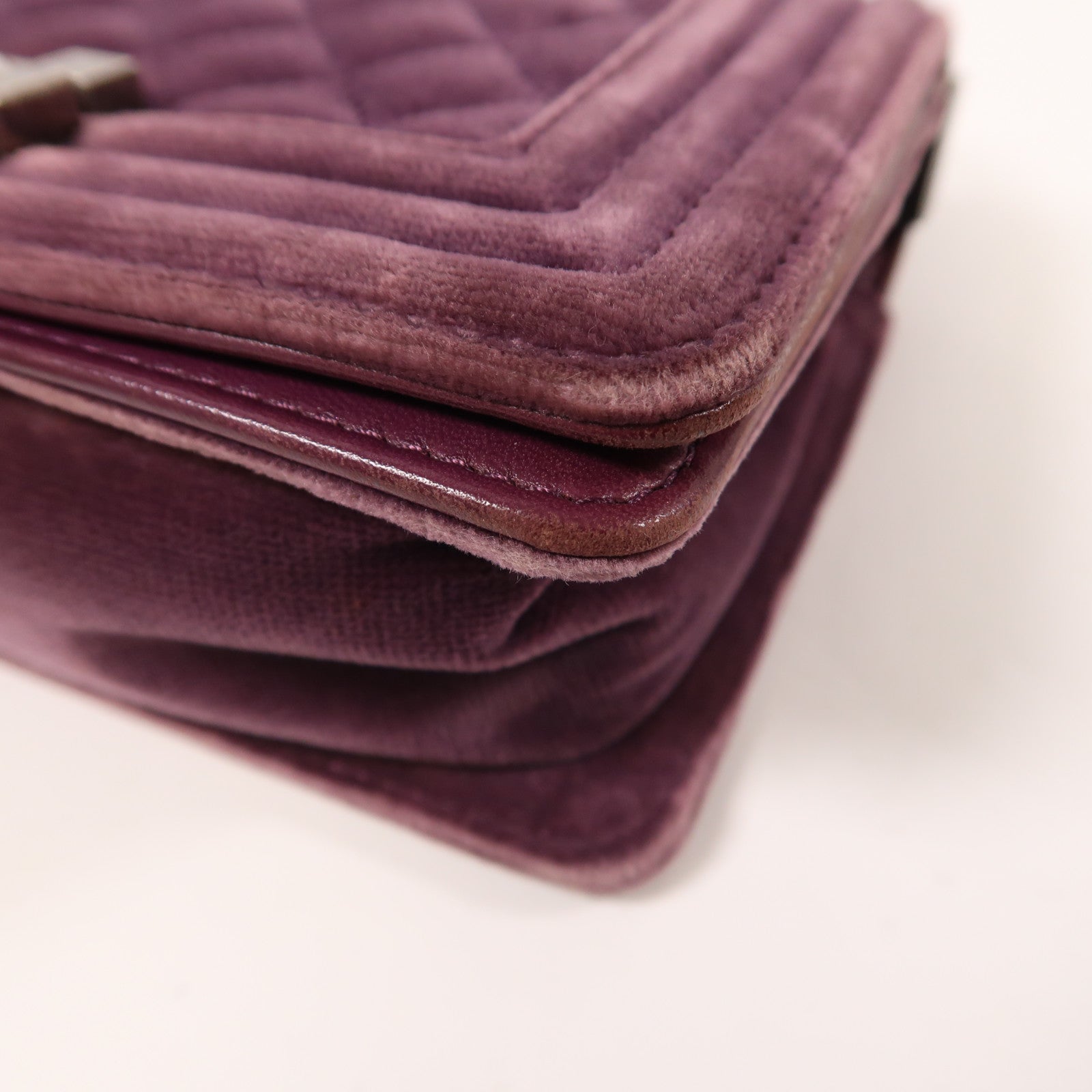 CHANEL Velvet Boy 20銀扣鏈帶肩背袋