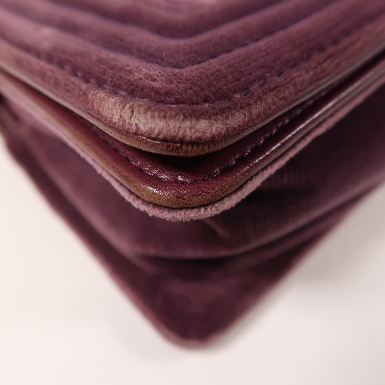 CHANEL Velvet Boy 20銀扣鏈帶肩背袋