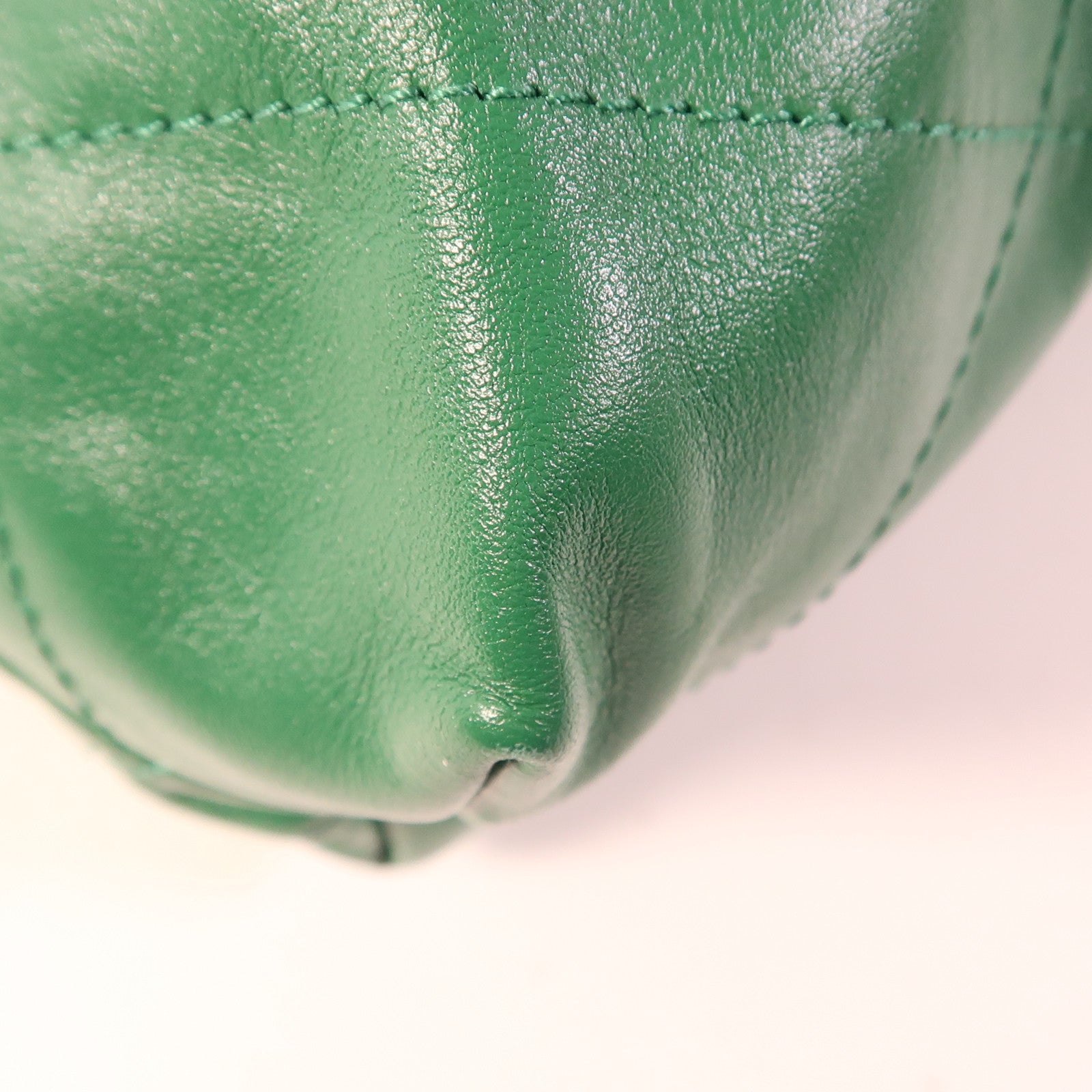 CHANEL 皮革Chanel 22 Small金扣鏈帶肩背袋