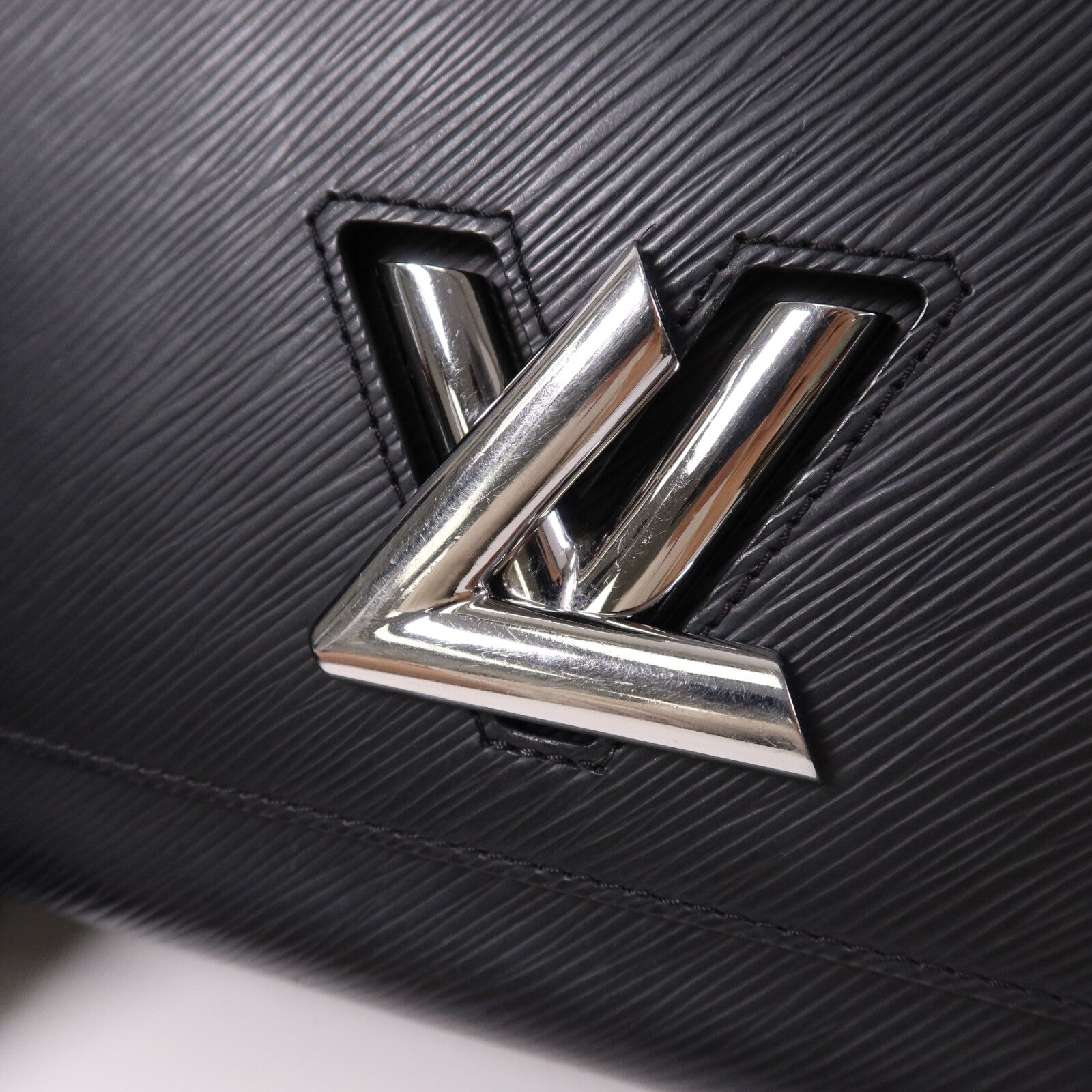 LOUIS VUITTON Epi Twist MM銀扣鏈帶肩背袋
