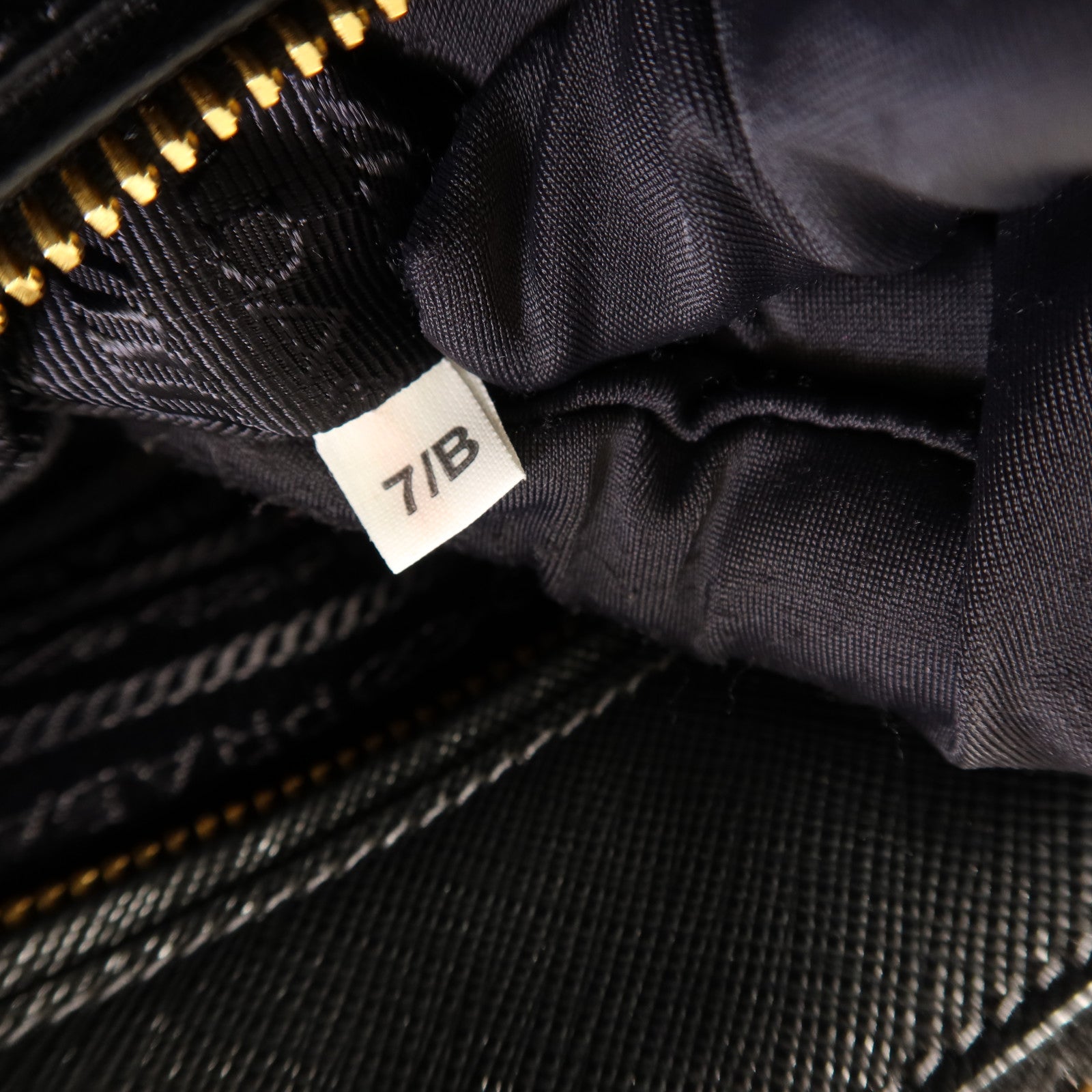 PRADA Saffiano皮革Galleria金扣手挽肩背兩用袋