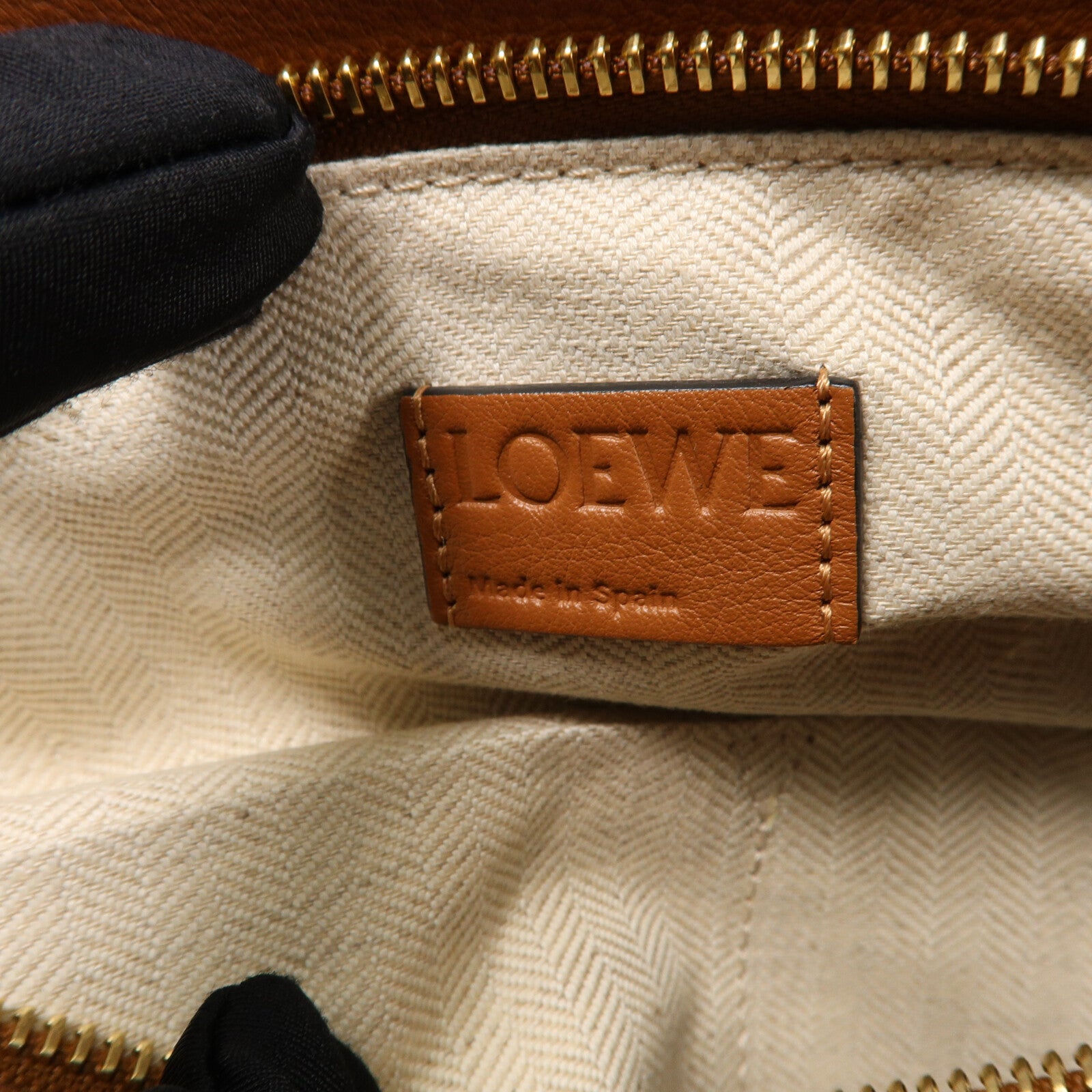 LOEWE 牛皮皮革Puzzle Medium手挽肩背兩用袋