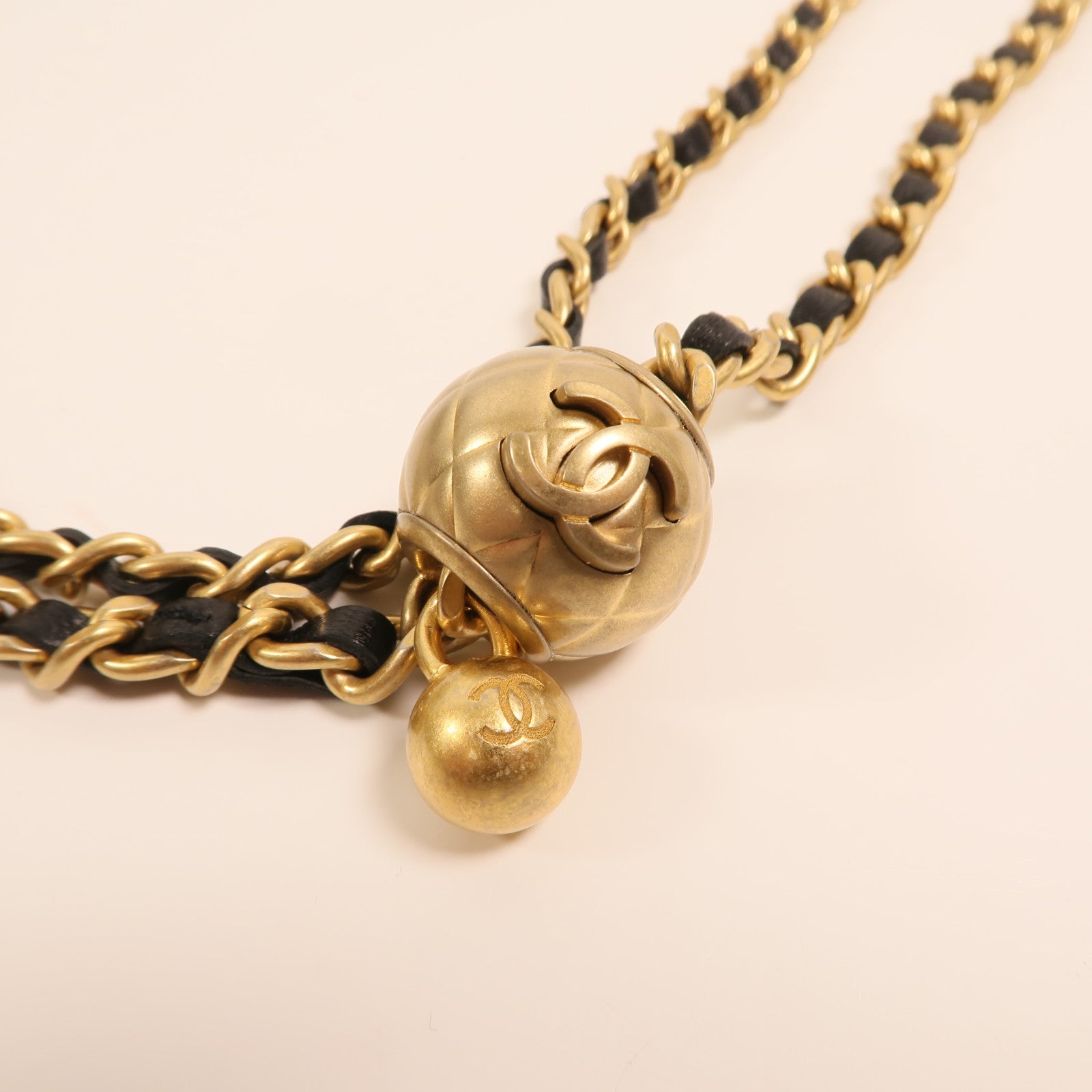CHANEL 羊皮皮革Mini Vanity Case With Gold Ball金扣鏈帶肩背袋