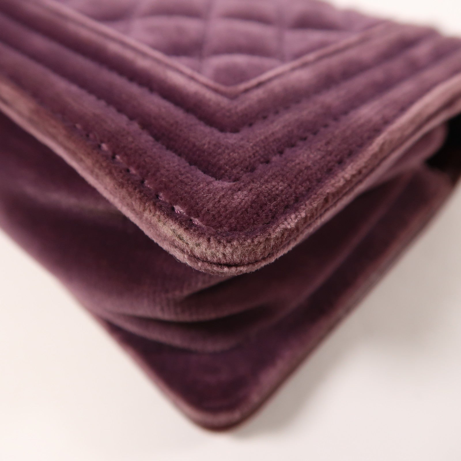 CHANEL Velvet Boy 20銀扣鏈帶肩背袋