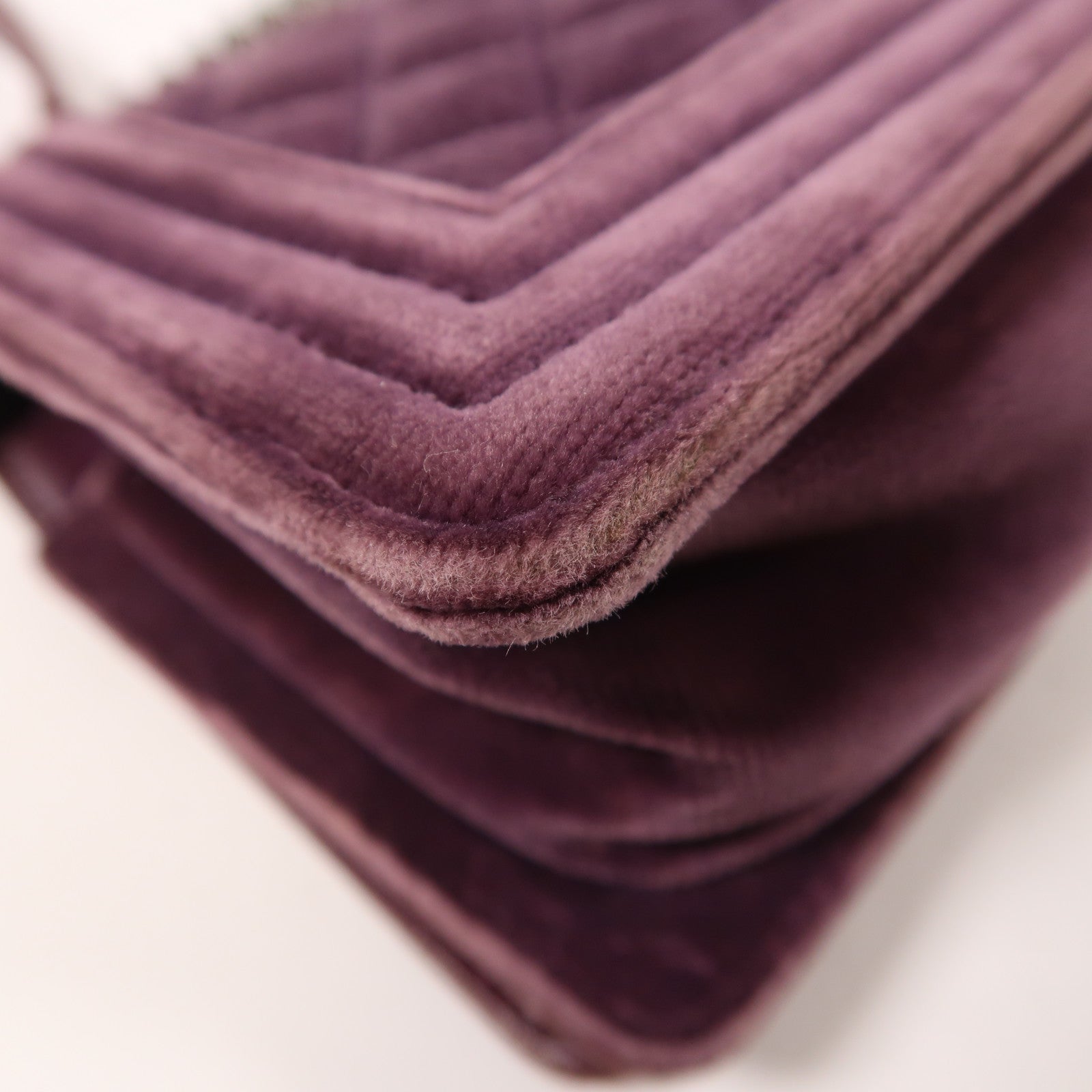 CHANEL Velvet Boy 20銀扣鏈帶肩背袋